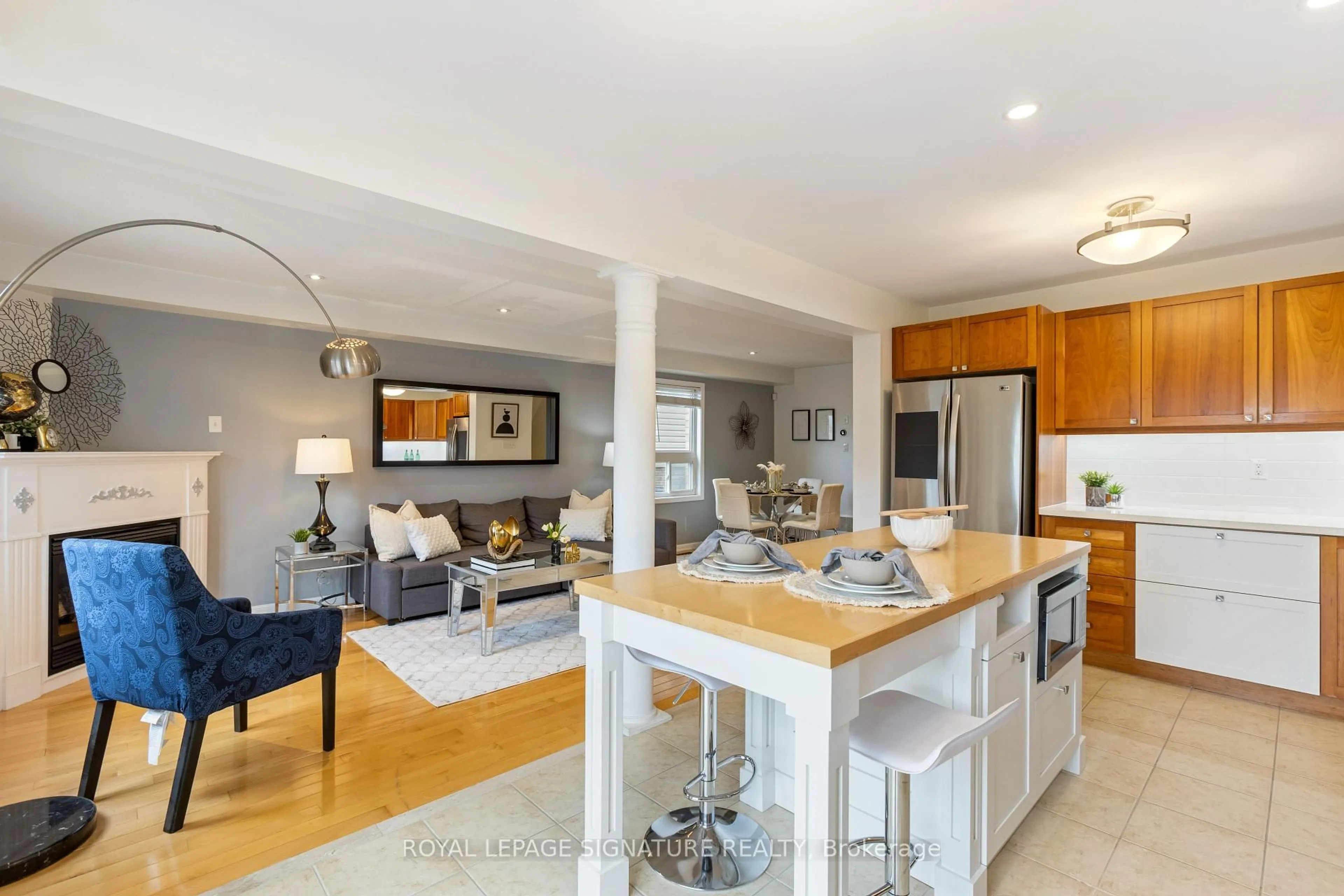 Open concept kitchen, unknown for 27 Lunney Cres, Clarington Ontario L1C 5P1