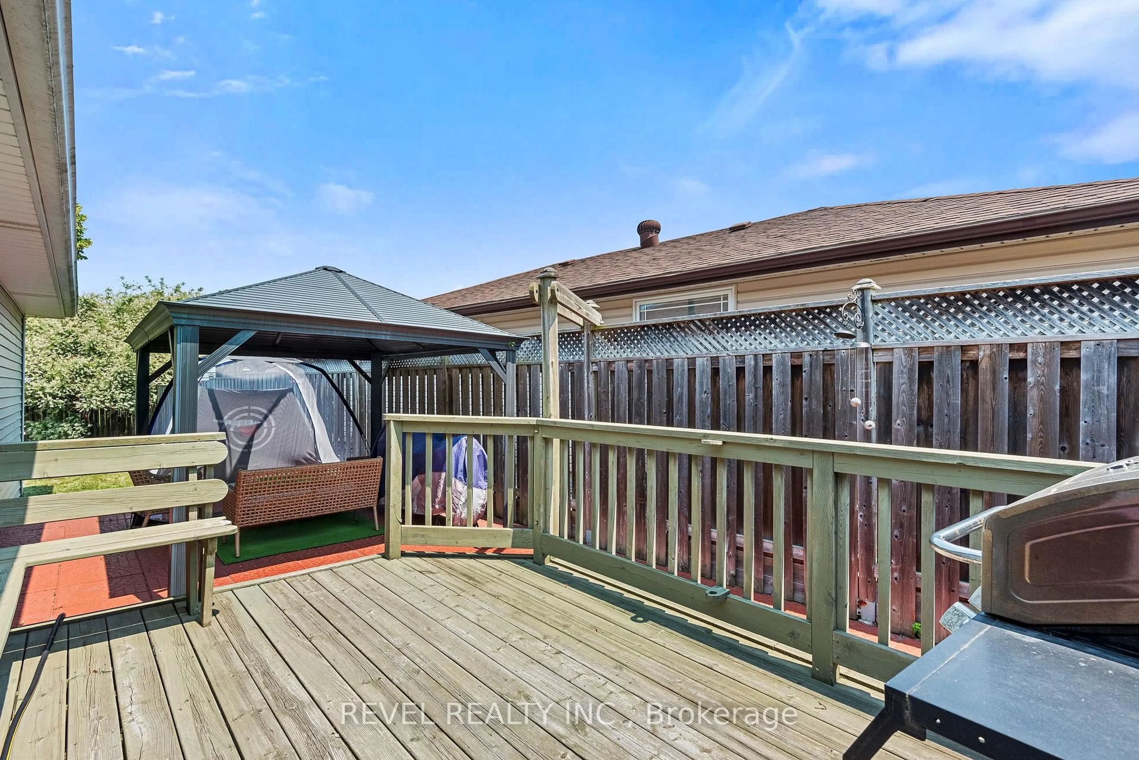 Patio, water/lake/river/ocean view for 1132 Norman Cres, Oshawa Ontario L1H 7X1