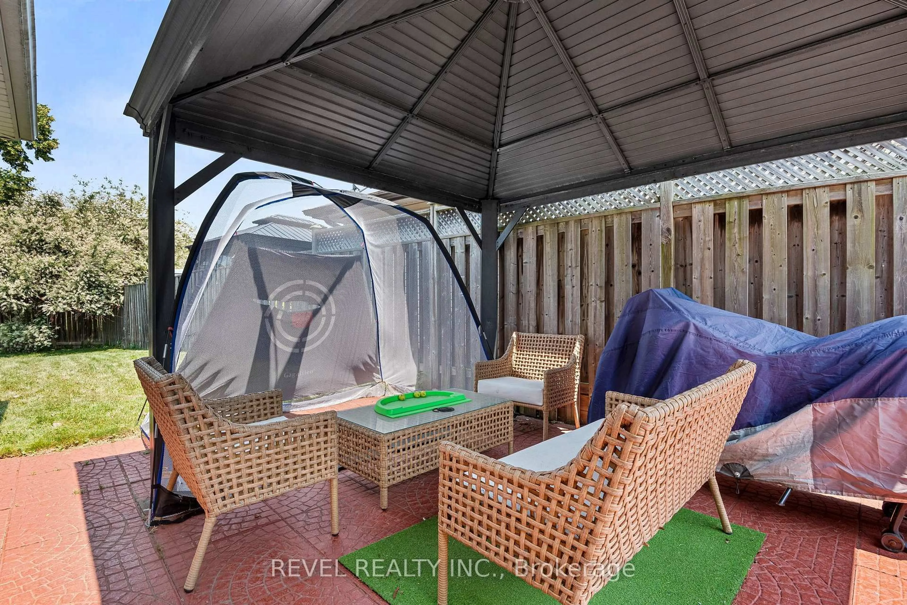 Patio, unknown for 1132 Norman Cres, Oshawa Ontario L1H 7X1