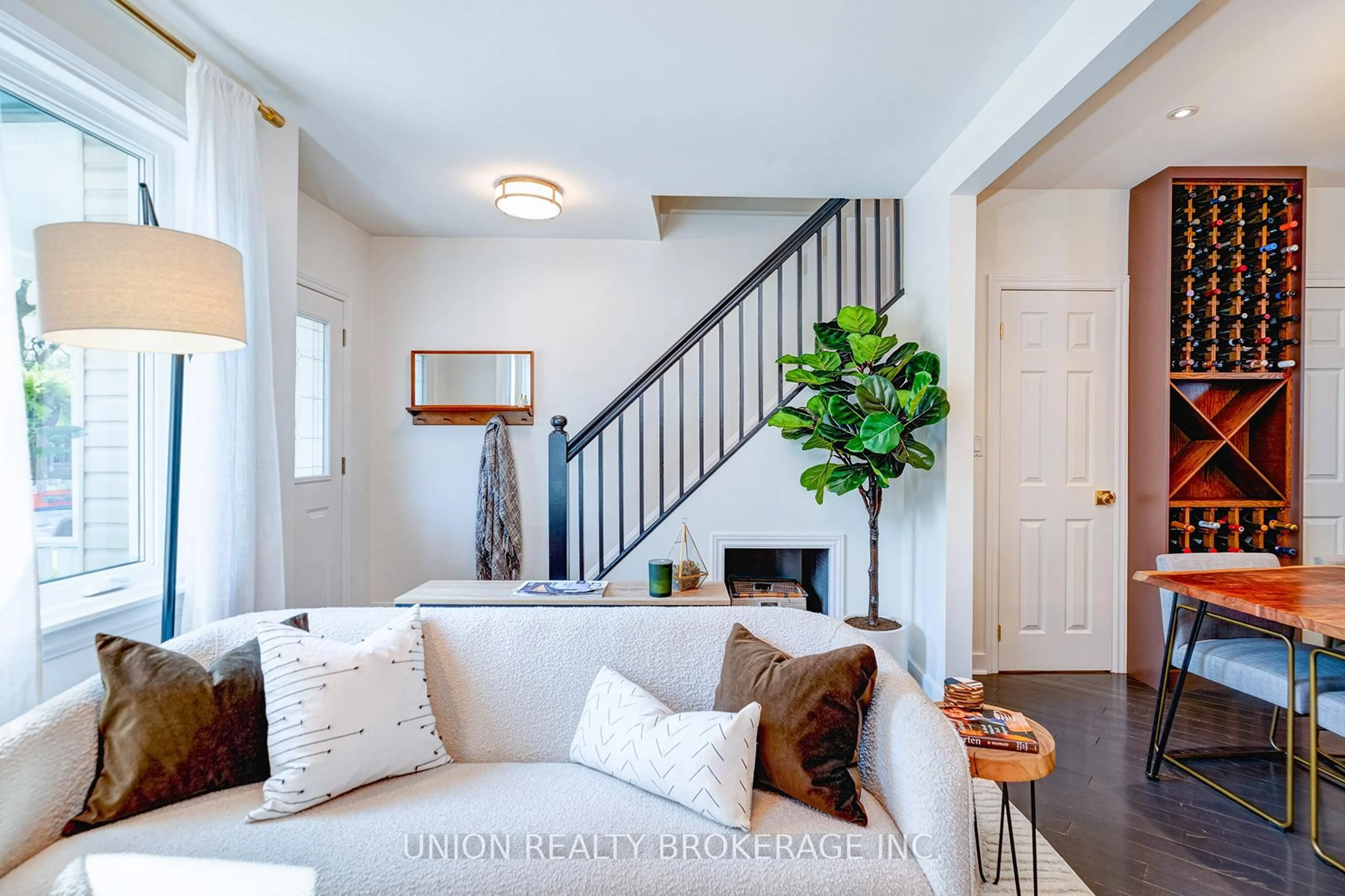 Indoor entryway for 412 Coxwell Ave, Toronto Ontario M4L 3B7