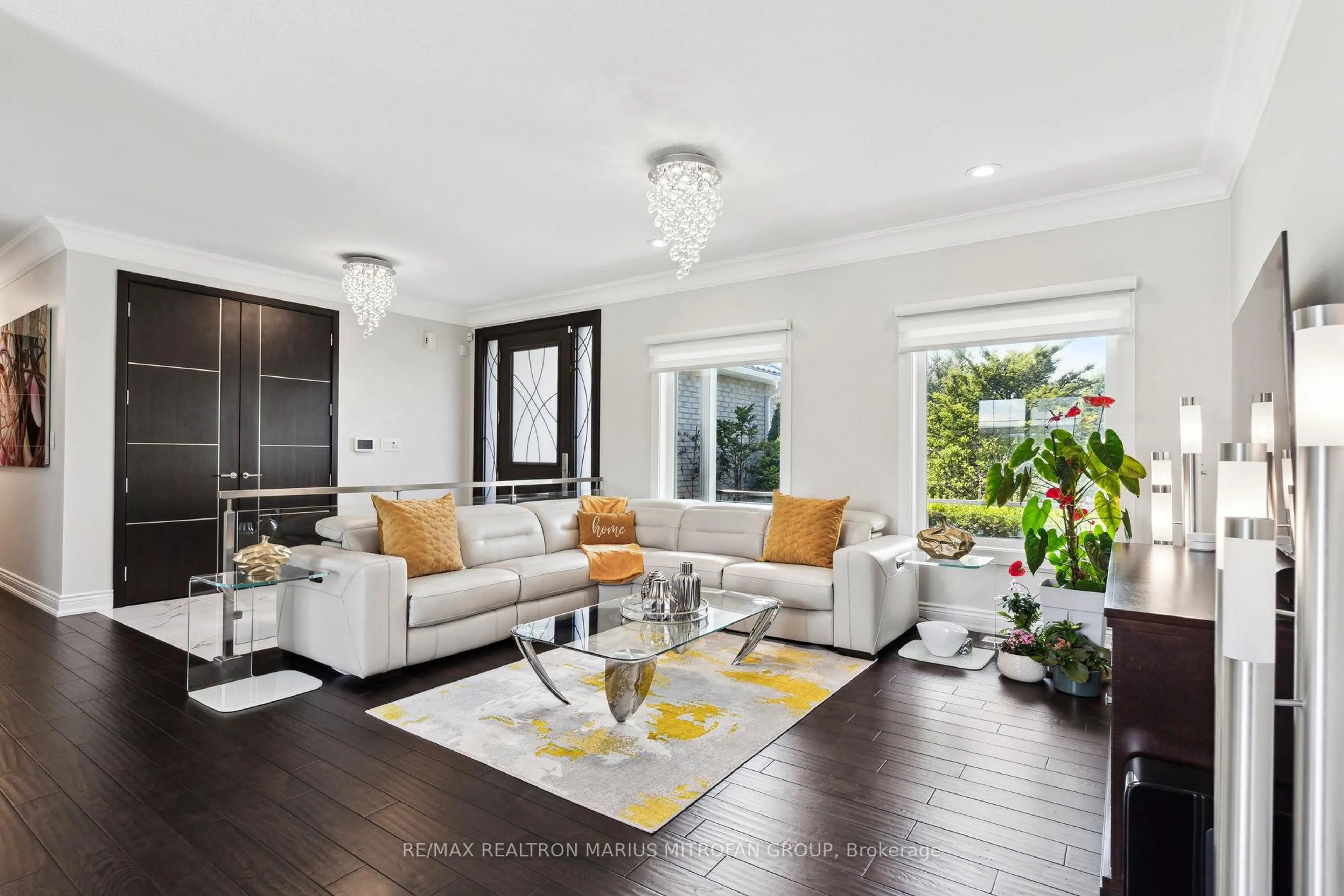 Living room with furniture, unknown for 23 Steepleview Crt, Oshawa Ontario L1H 0S6