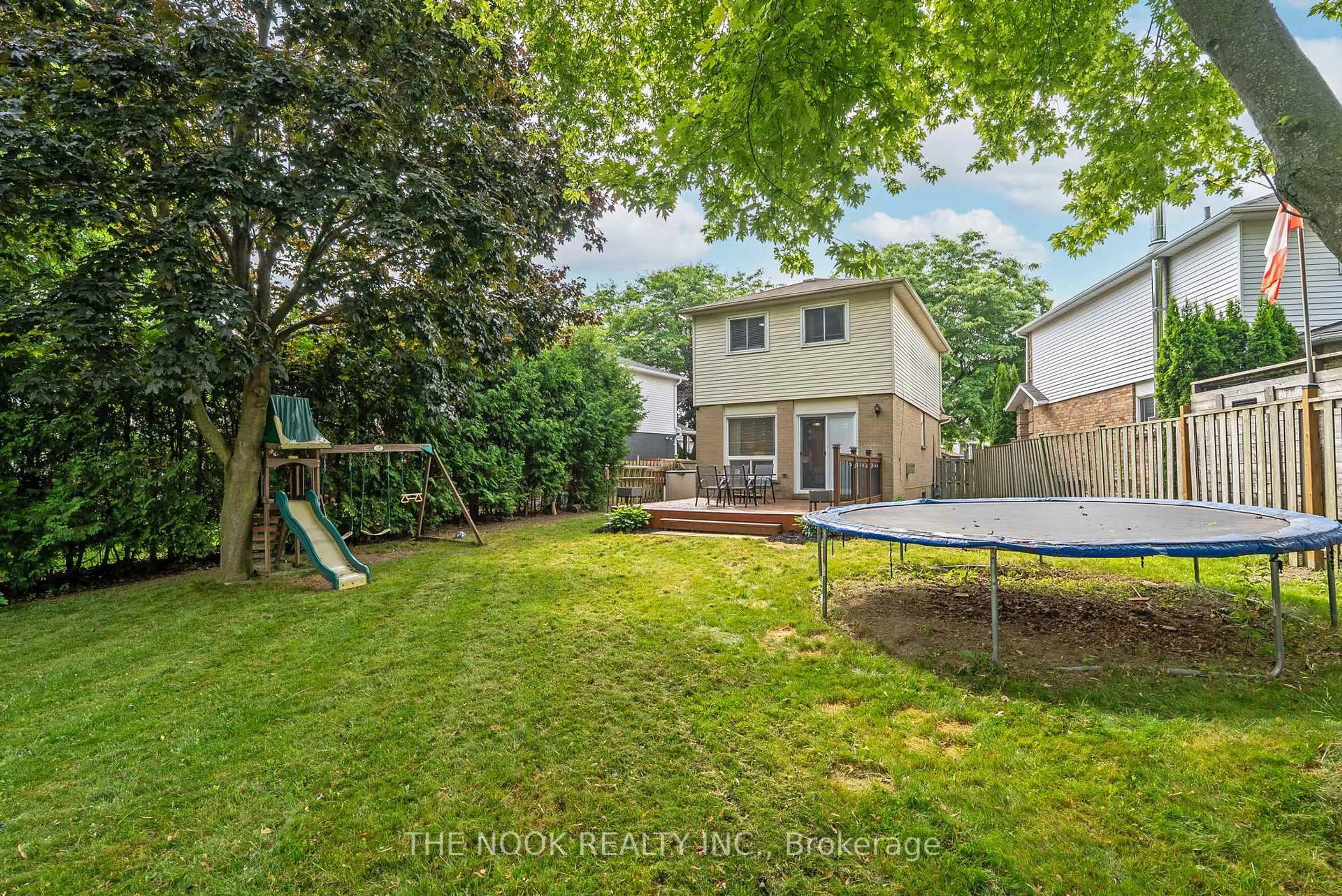 A pic from outside/outdoor area/front of a property/back of a property/a pic from drone, street for 95 Turnberry Cres, Clarington Ontario L1E 1B1