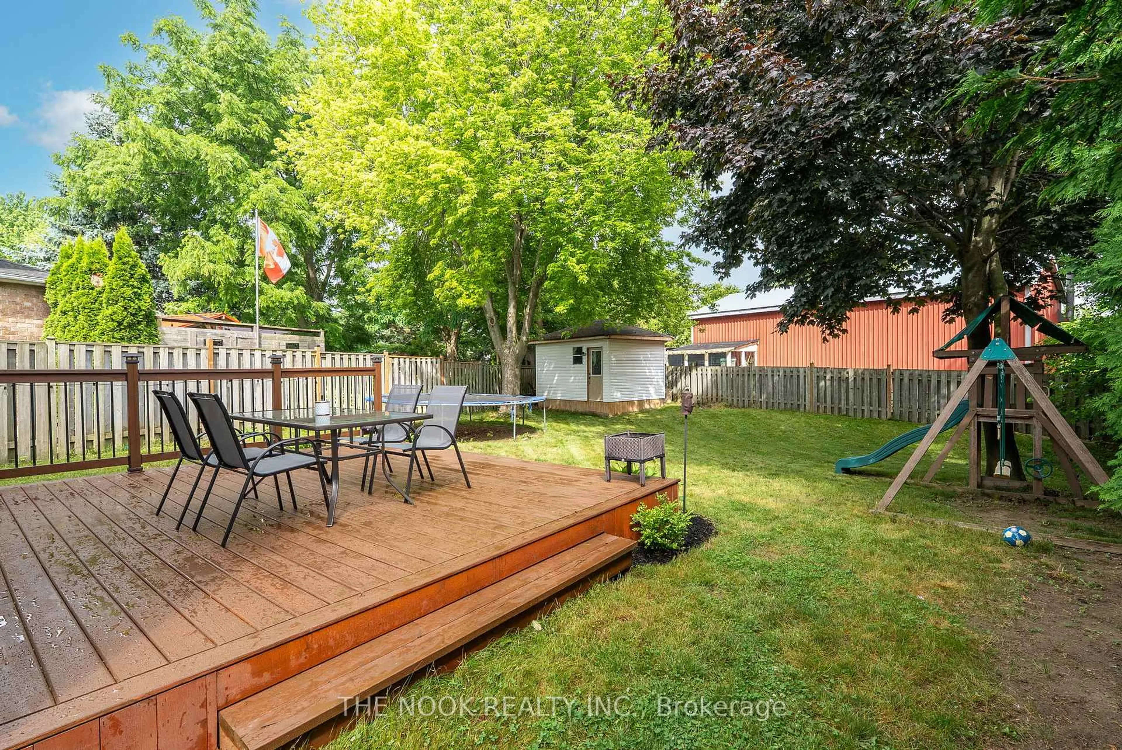 Patio, street for 95 Turnberry Cres, Clarington Ontario L1E 1B1