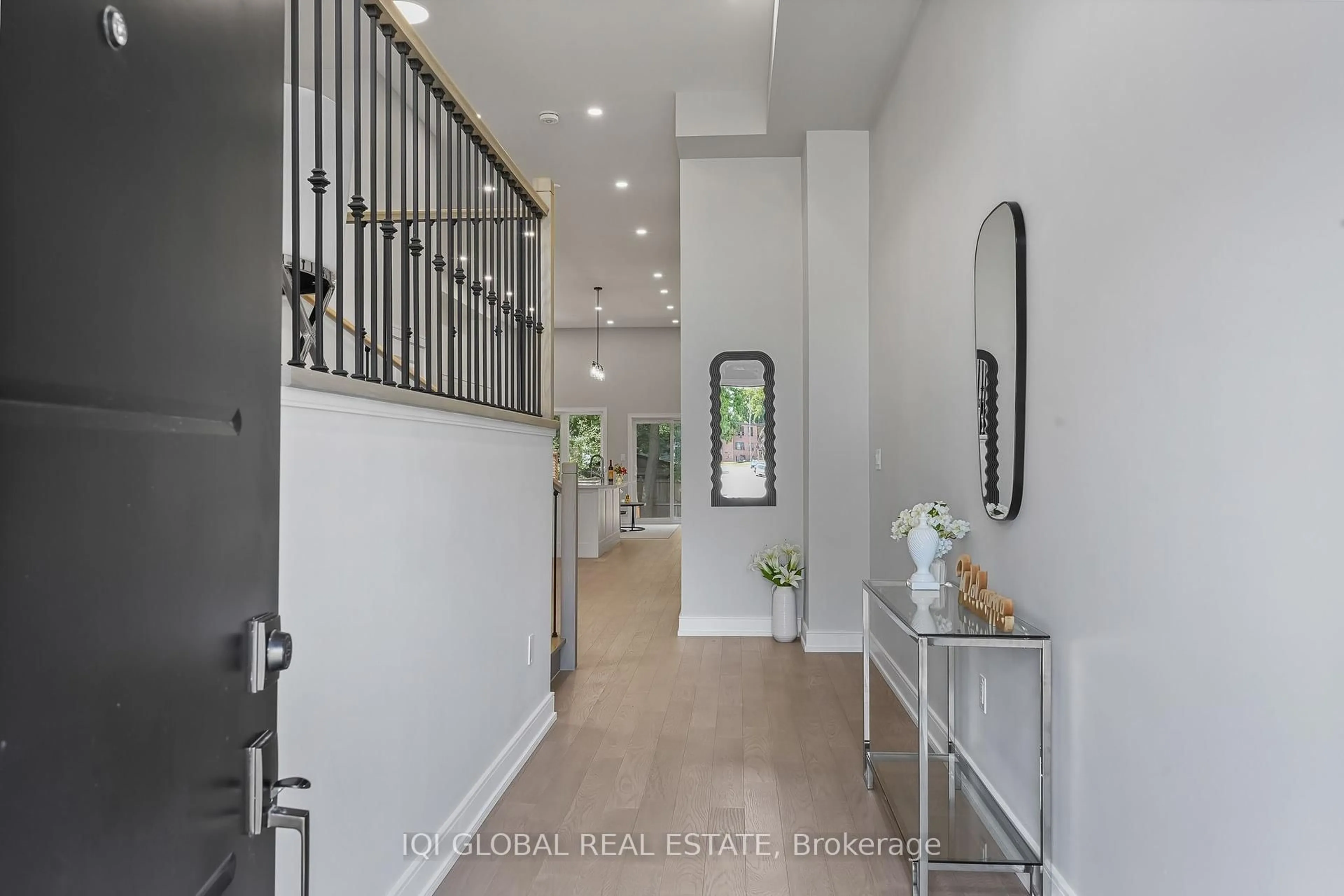 Indoor entryway for 308 Anderson Ave, Oshawa Ontario L1J 2N7