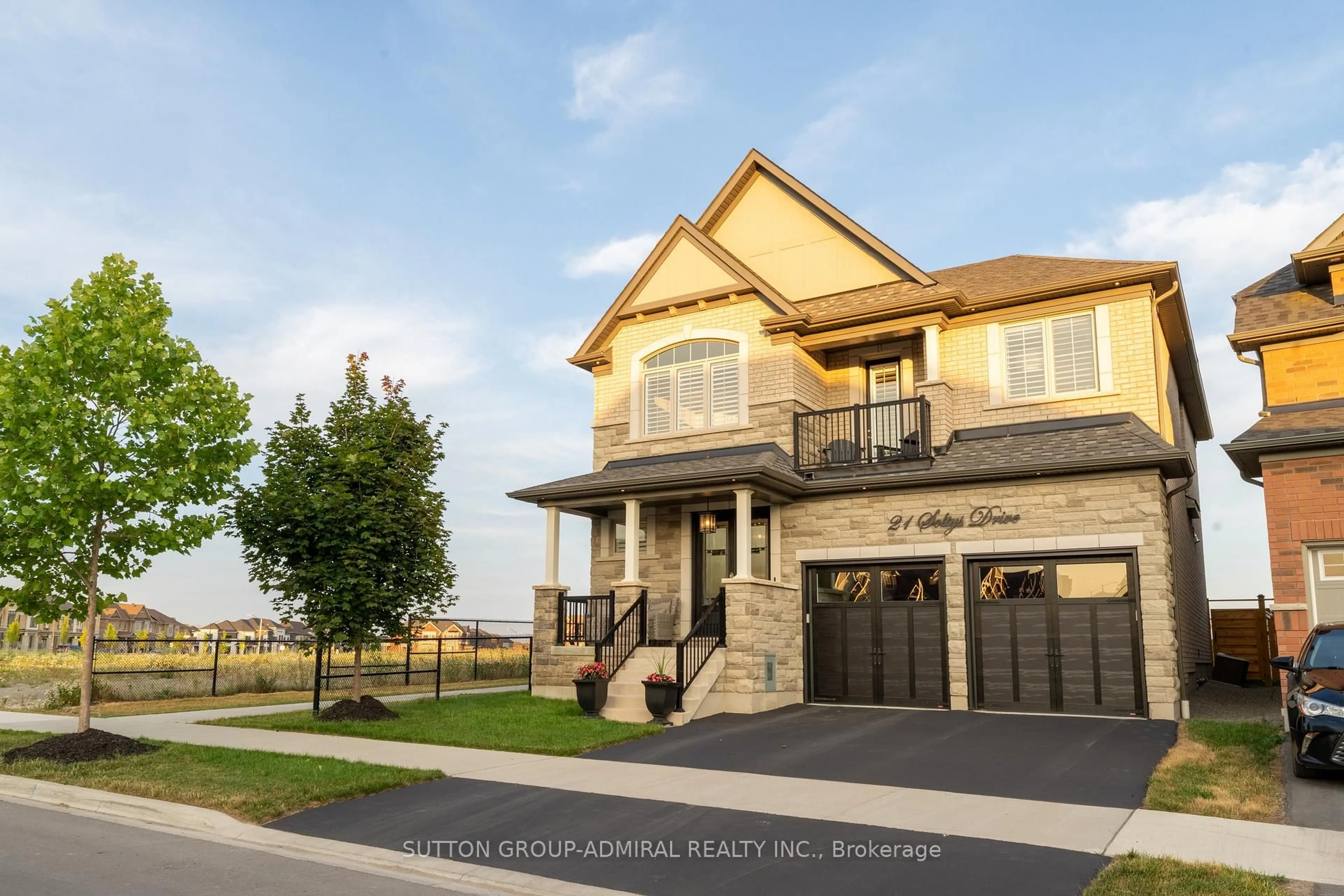Home with vinyl exterior material, street for 21 Soltys Dr, Whitby Ontario L1P 0J3