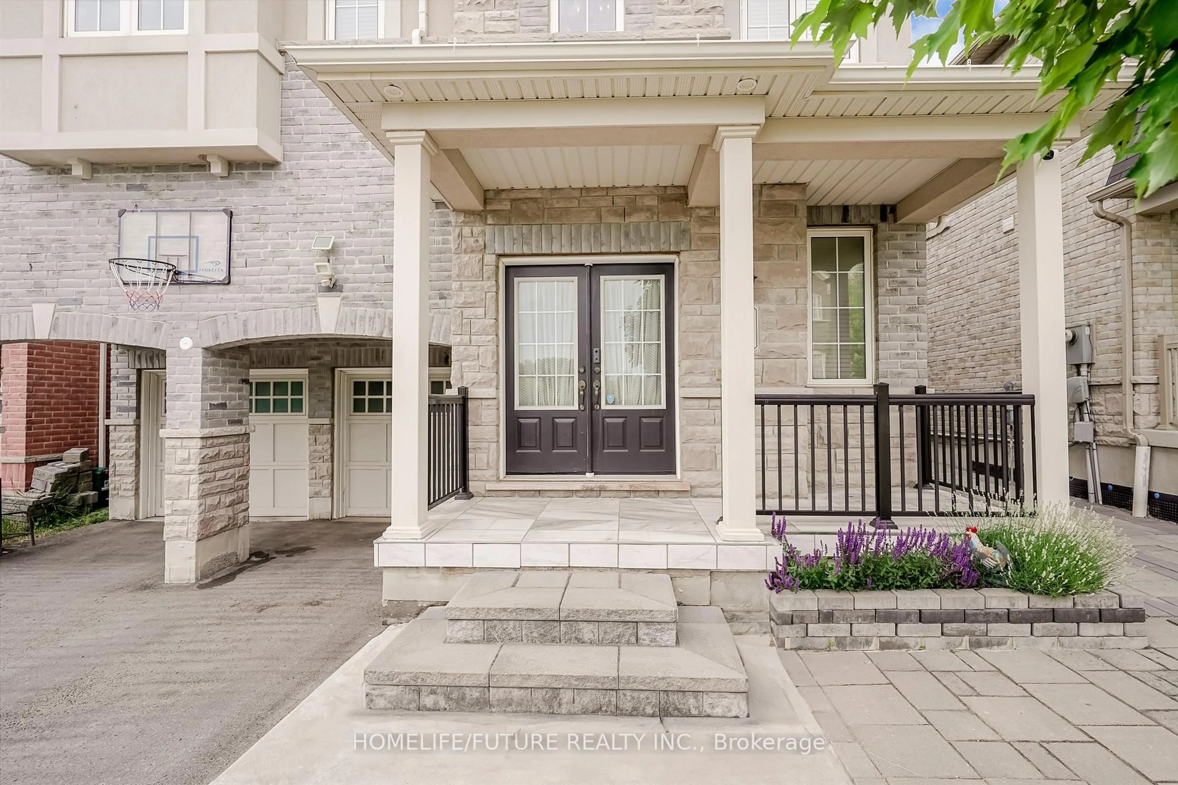 Indoor entryway for 14 Mosely Cres, Ajax Ontario L1Z 0M9