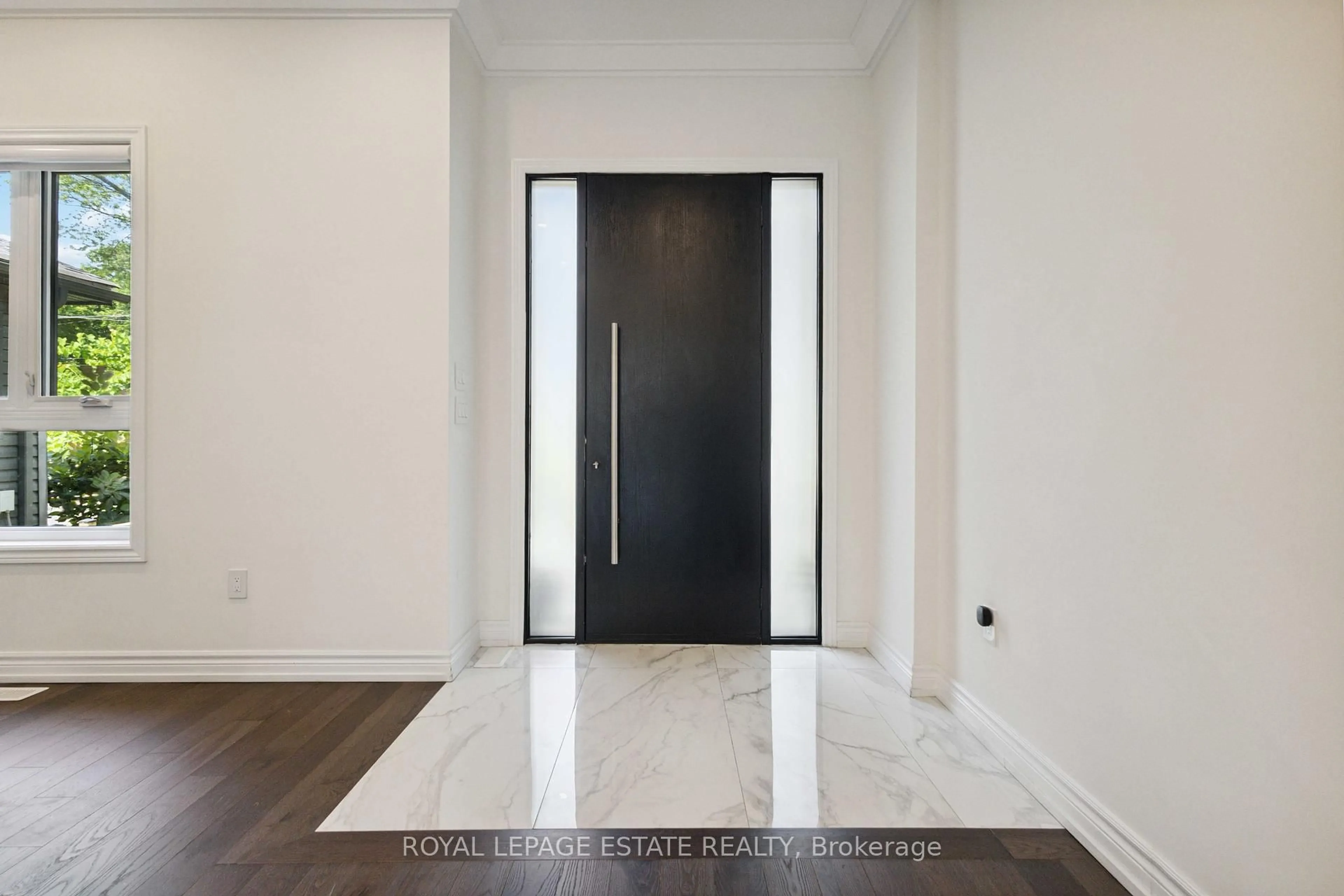 Indoor entryway for 147 Mcintosh St, Toronto Ontario M1N 3Y8