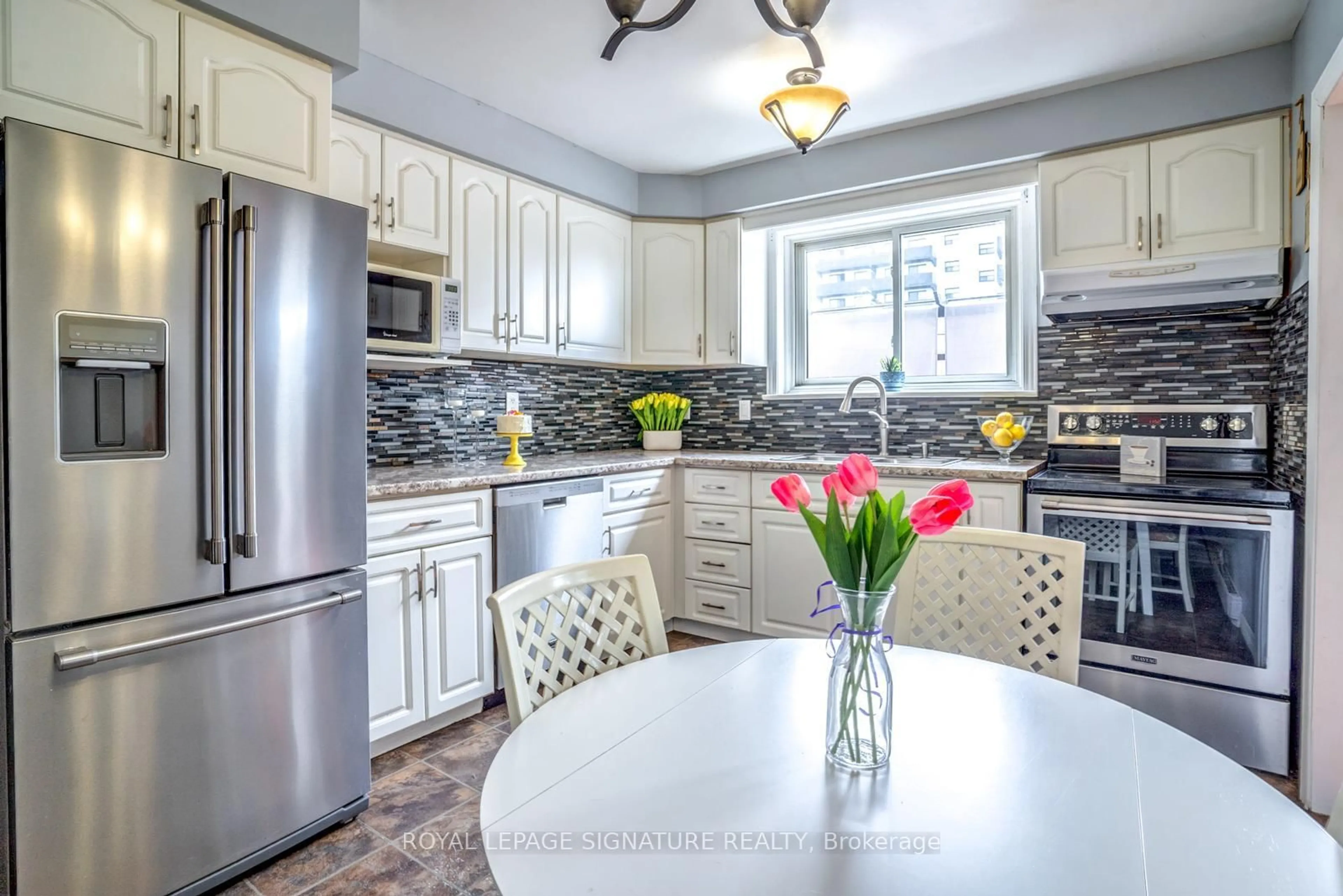 Open concept kitchen, ceramic/tile floor for 120 Nonquon Rd #44, Oshawa Ontario L1G 7E6