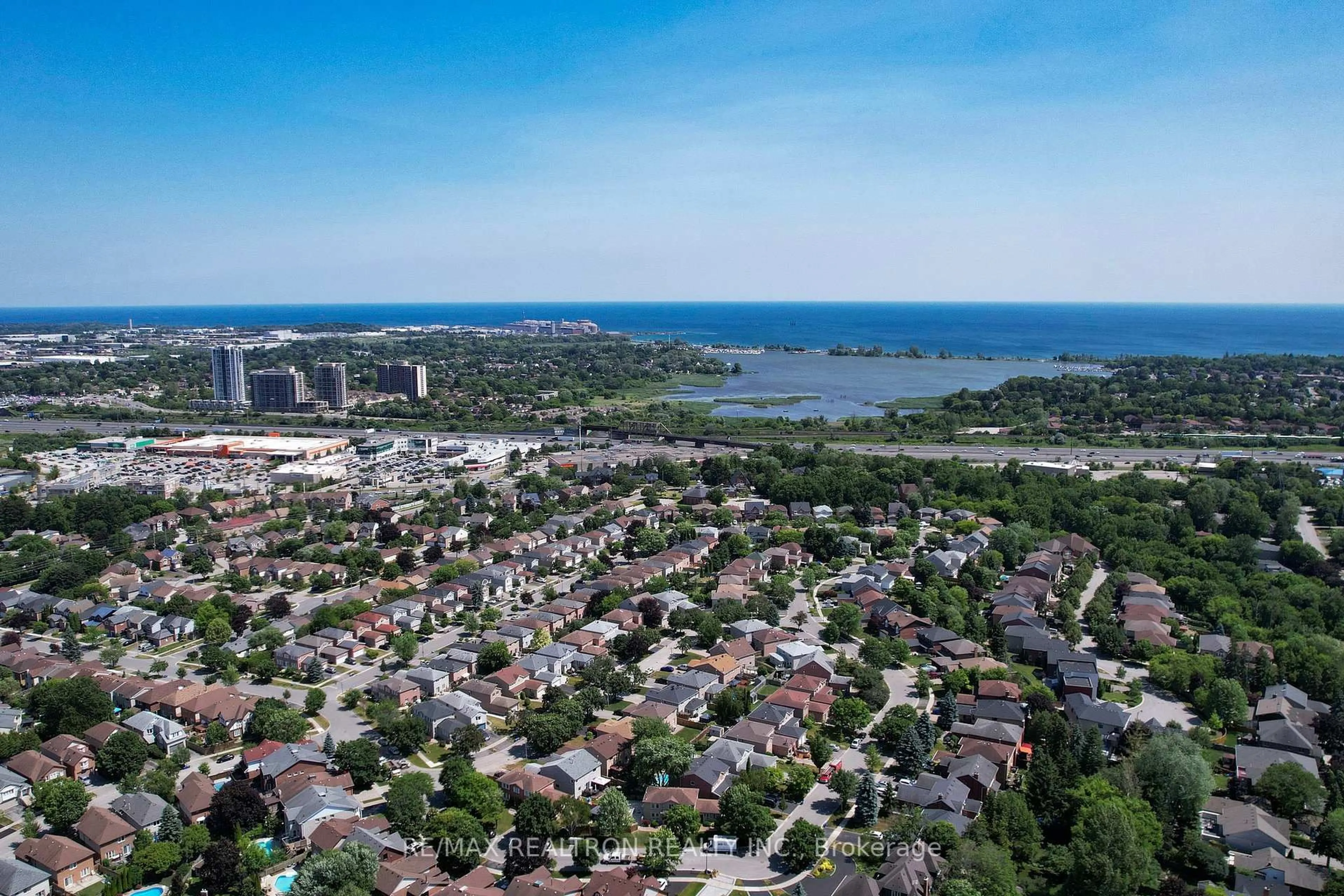 A pic from outside/outdoor area/front of a property/back of a property/a pic from drone, unknown for 1887 Fairport Rd, Pickering Ontario L1V 1T5