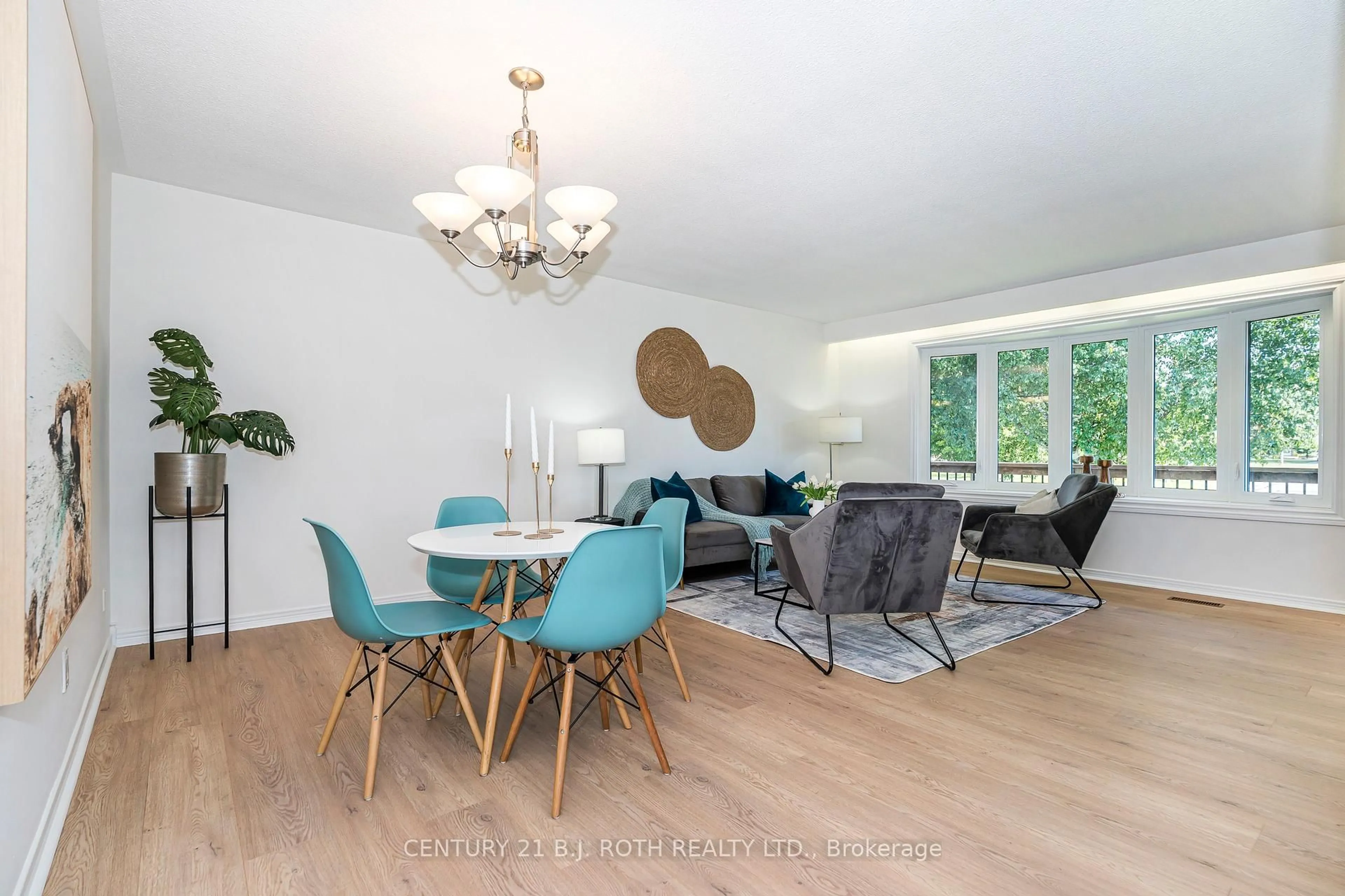 Dining room, wood/laminate floor for 466 Dianne Dr, Oshawa Ontario L1H 7A6