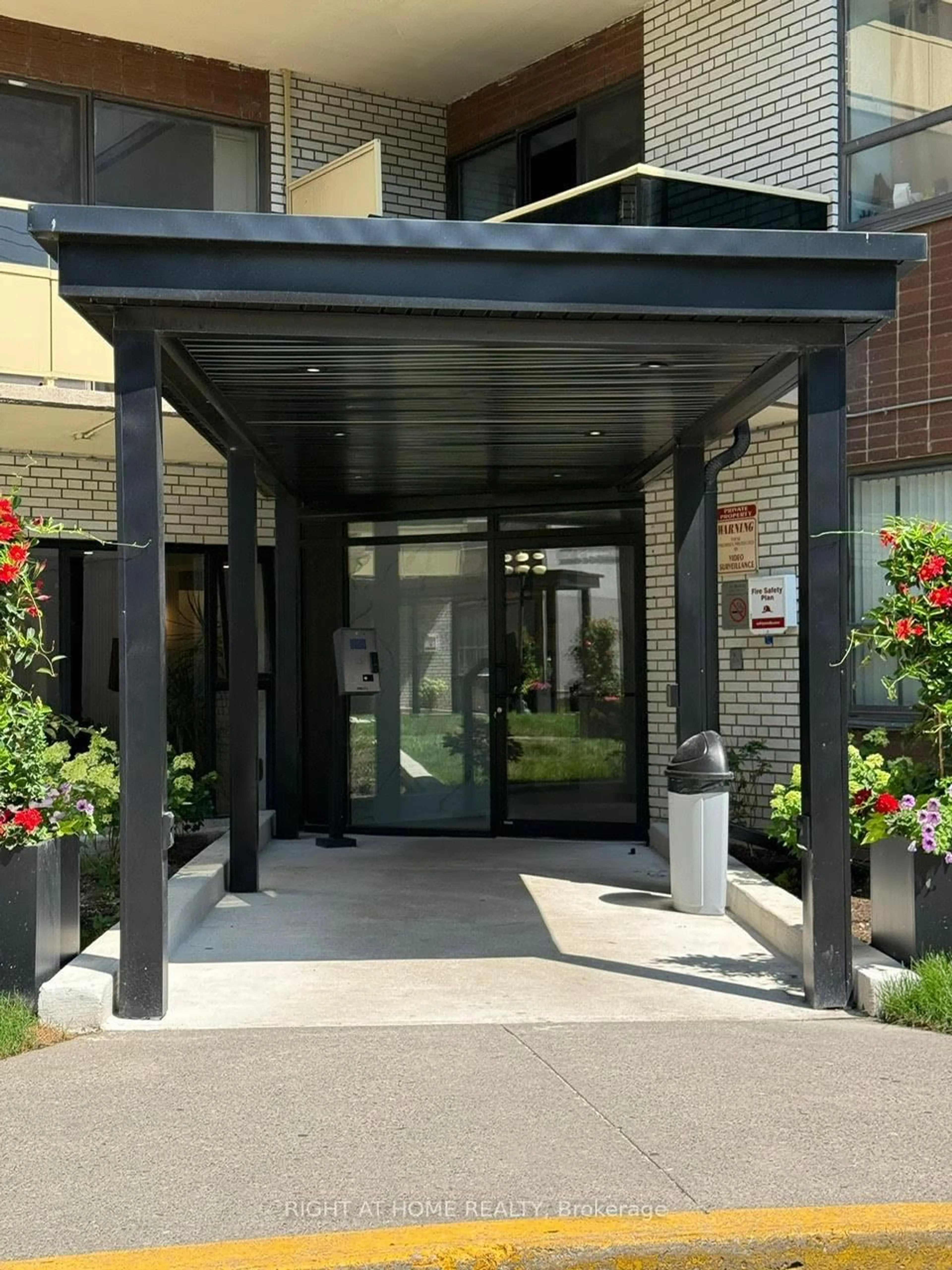Unknown for 915 Midland Ave #611, Toronto Ontario M1K 4G1