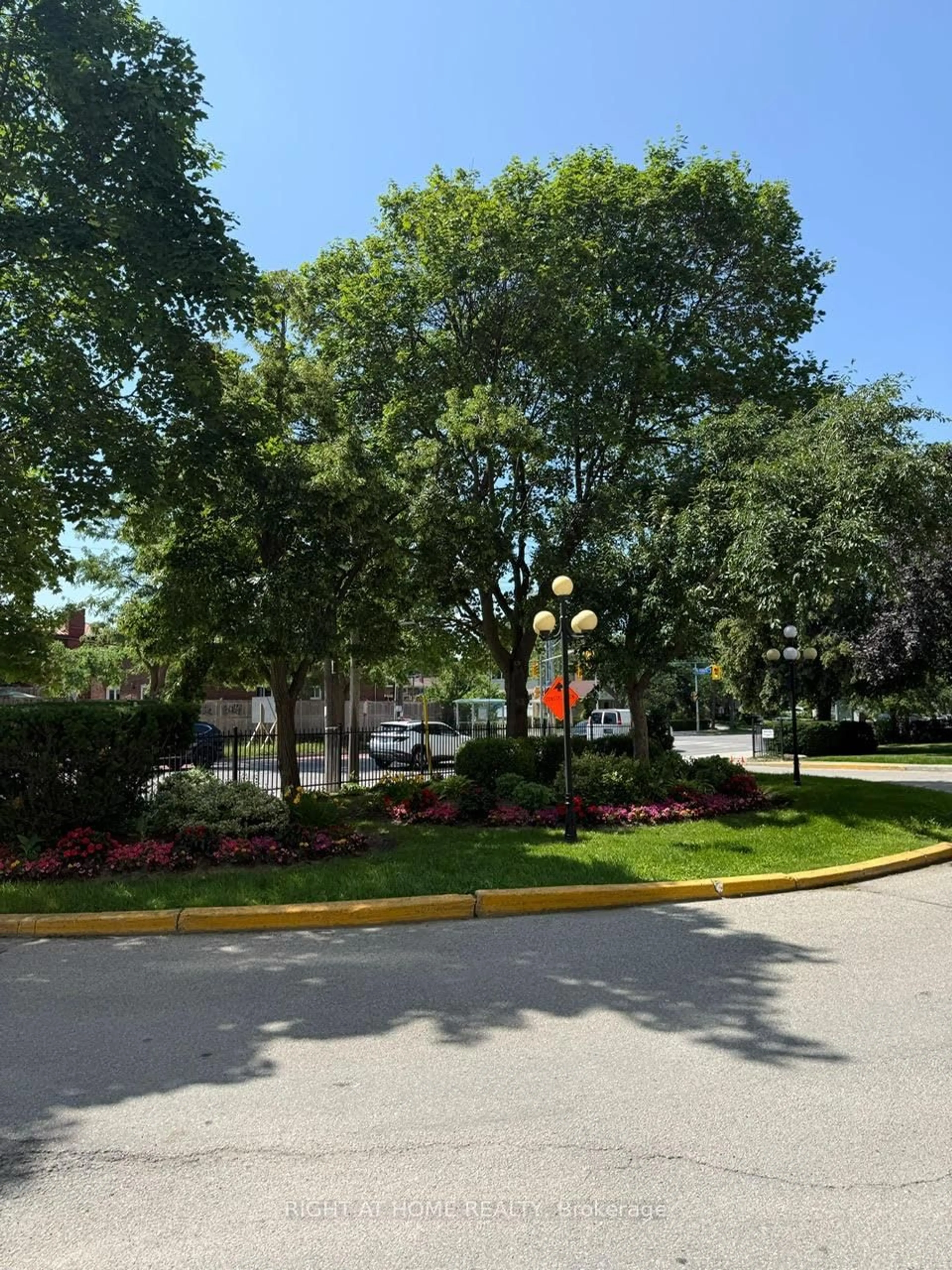 Unknown for 915 Midland Ave #611, Toronto Ontario M1K 4G1