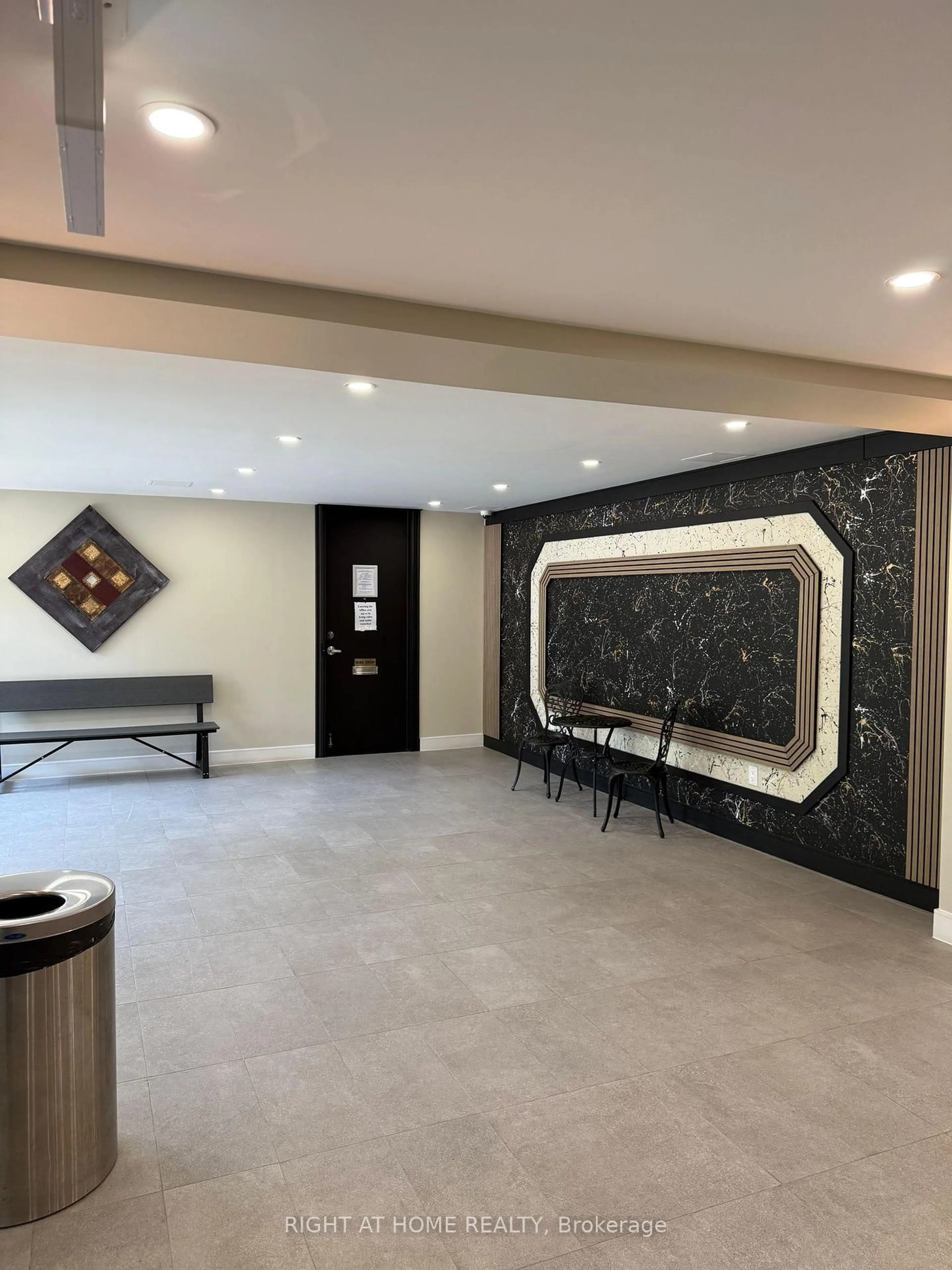 Lobby for 915 Midland Ave #611, Toronto Ontario M1K 4G1