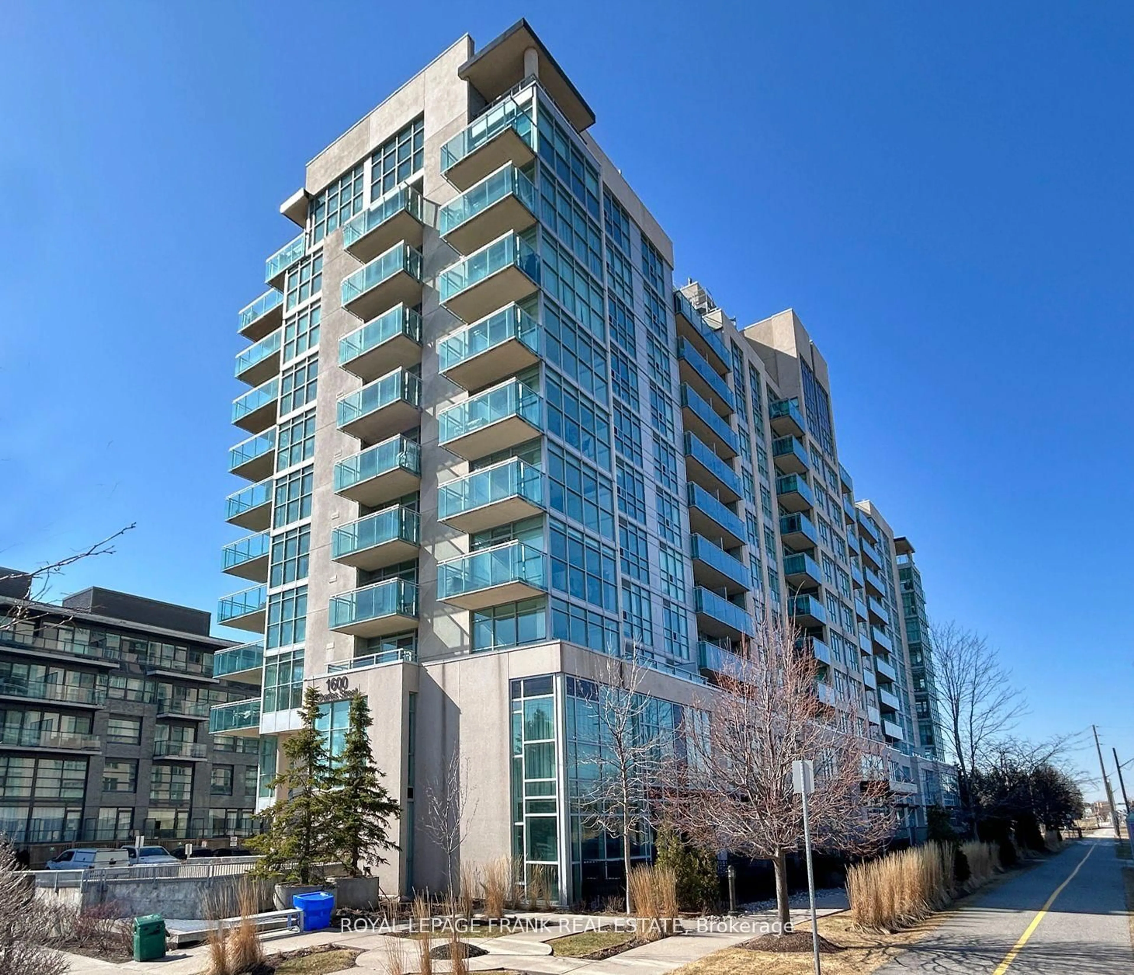 Indoor foyer for 1600 Charles St #101, Whitby Ontario L1N 0G4