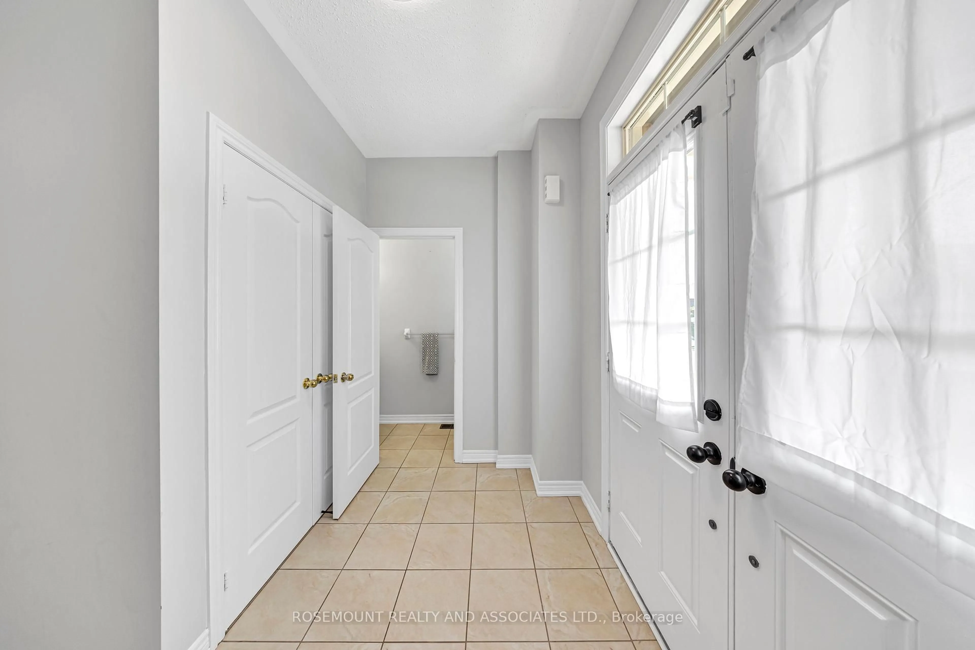 Indoor entryway for 2115 Rudell Rd, Clarington Ontario L1B 0C6