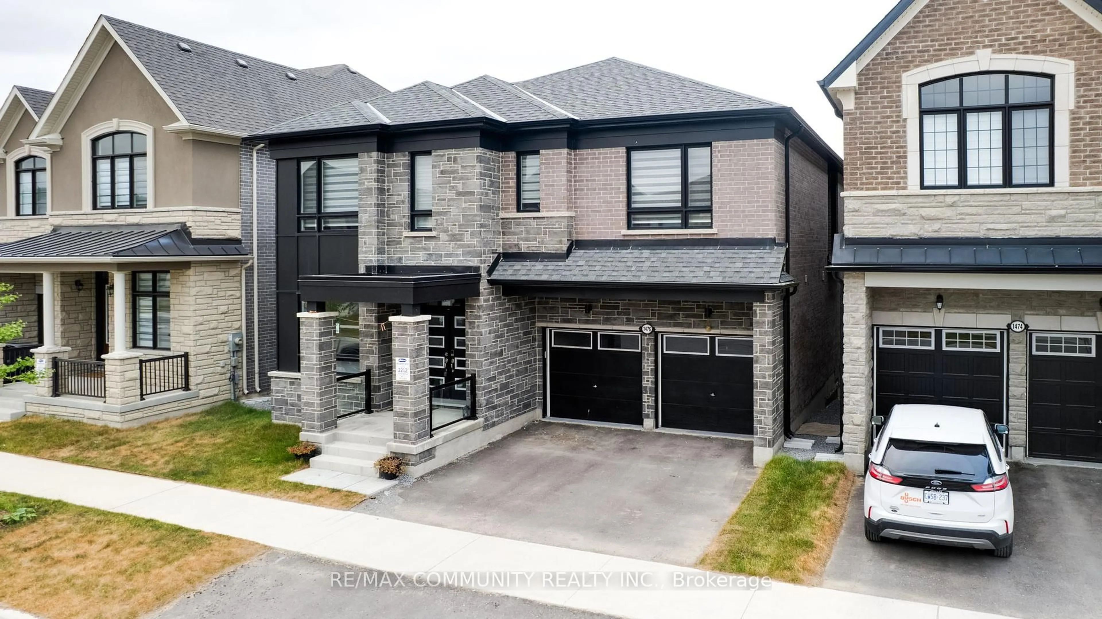 Home with brick exterior material, street for 1476 Mockingbird Sq, Pickering Ontario L1X 0N8
