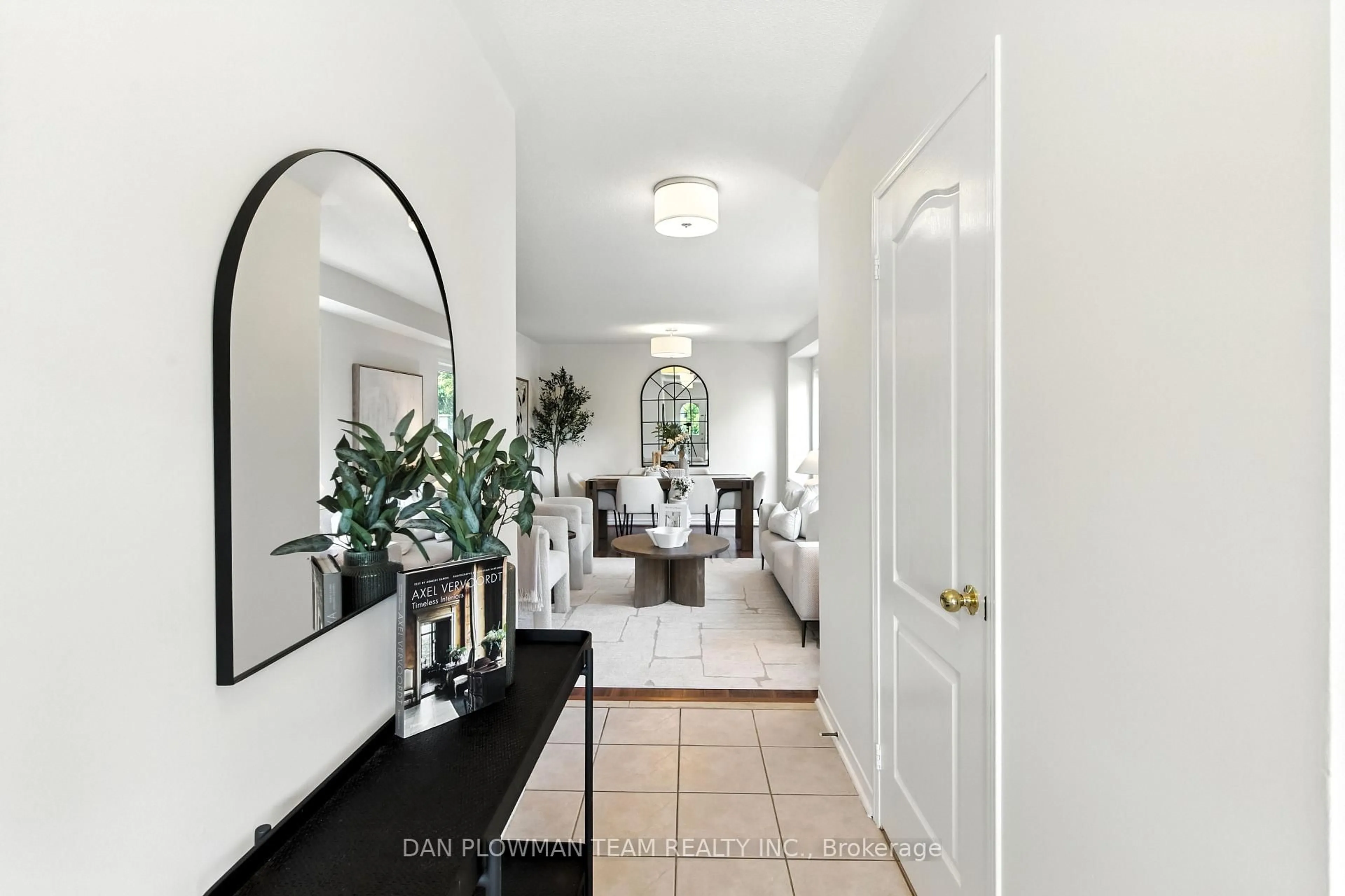 Indoor entryway for 1577 Rorison St, Oshawa Ontario L1K 0K2