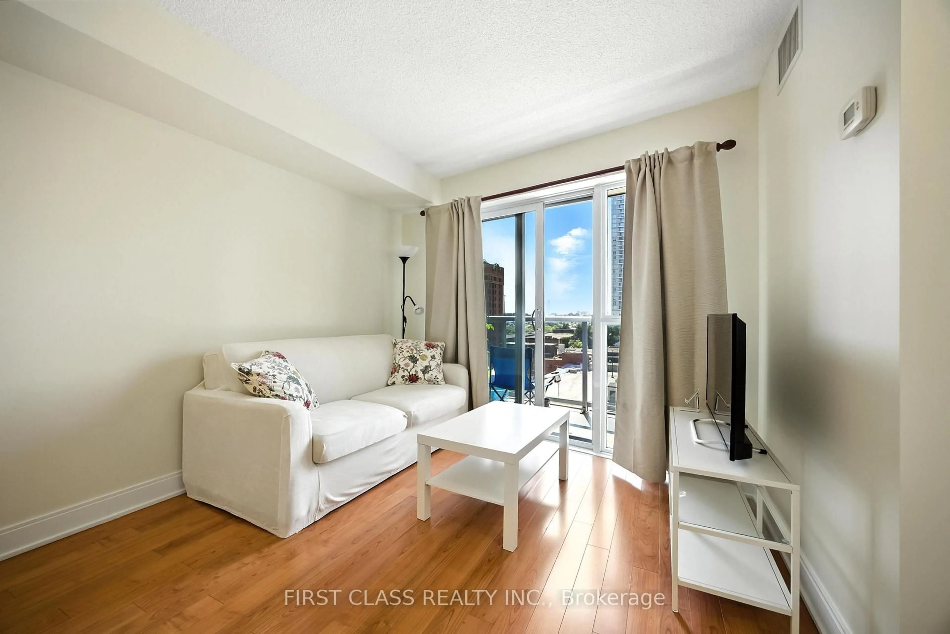 Living room with furniture, unknown for 135 Village Green Sq #822, Toronto Ontario M1S 0G4