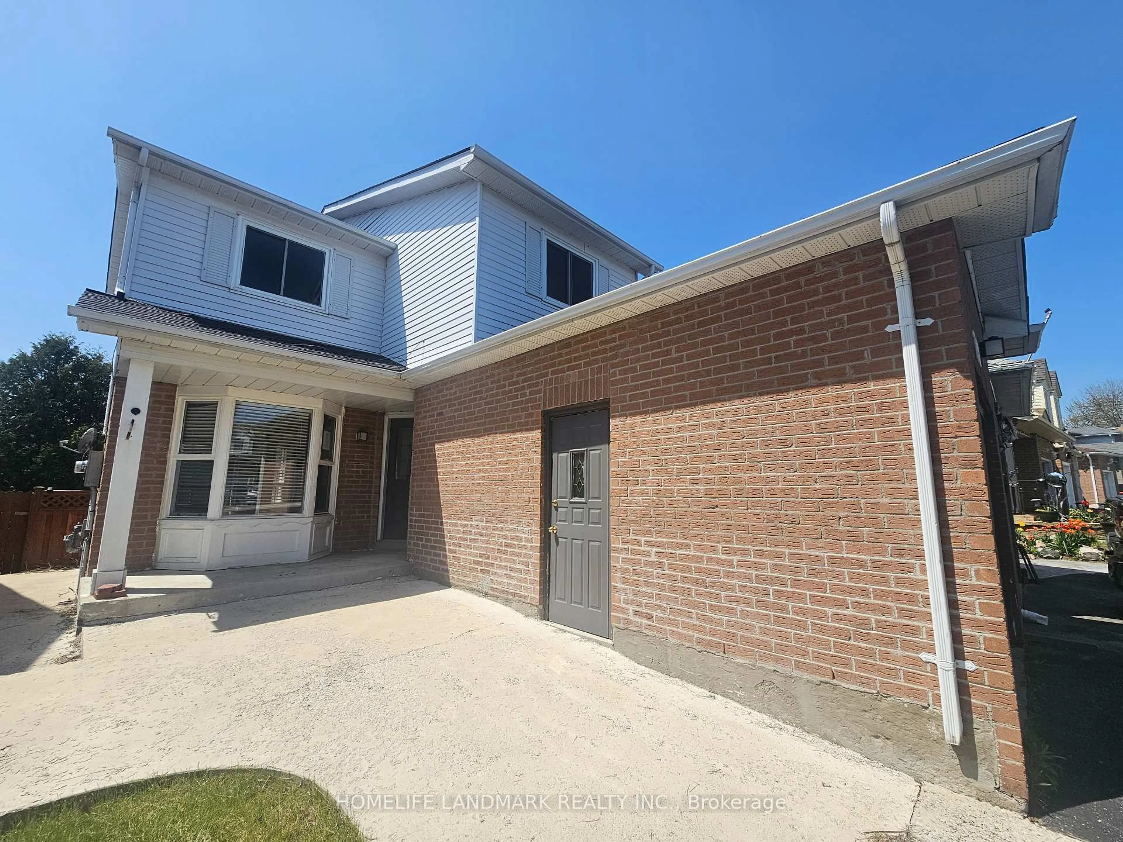 A pic from outside/outdoor area/front of a property/back of a property/a pic from drone, building for 796 Bennett Cres, Oshawa Ontario L1K 1T5