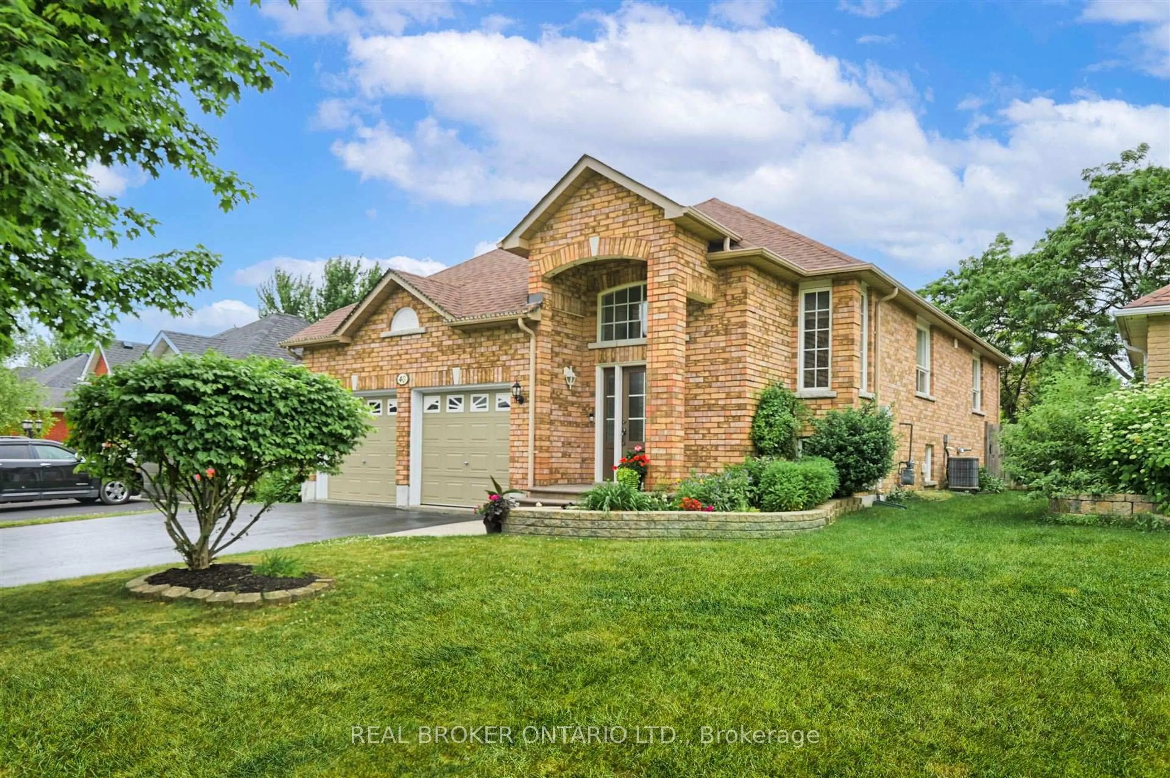 Home with brick exterior material, street for 40 Padfield Dr, Clarington Ontario L1C 5E7