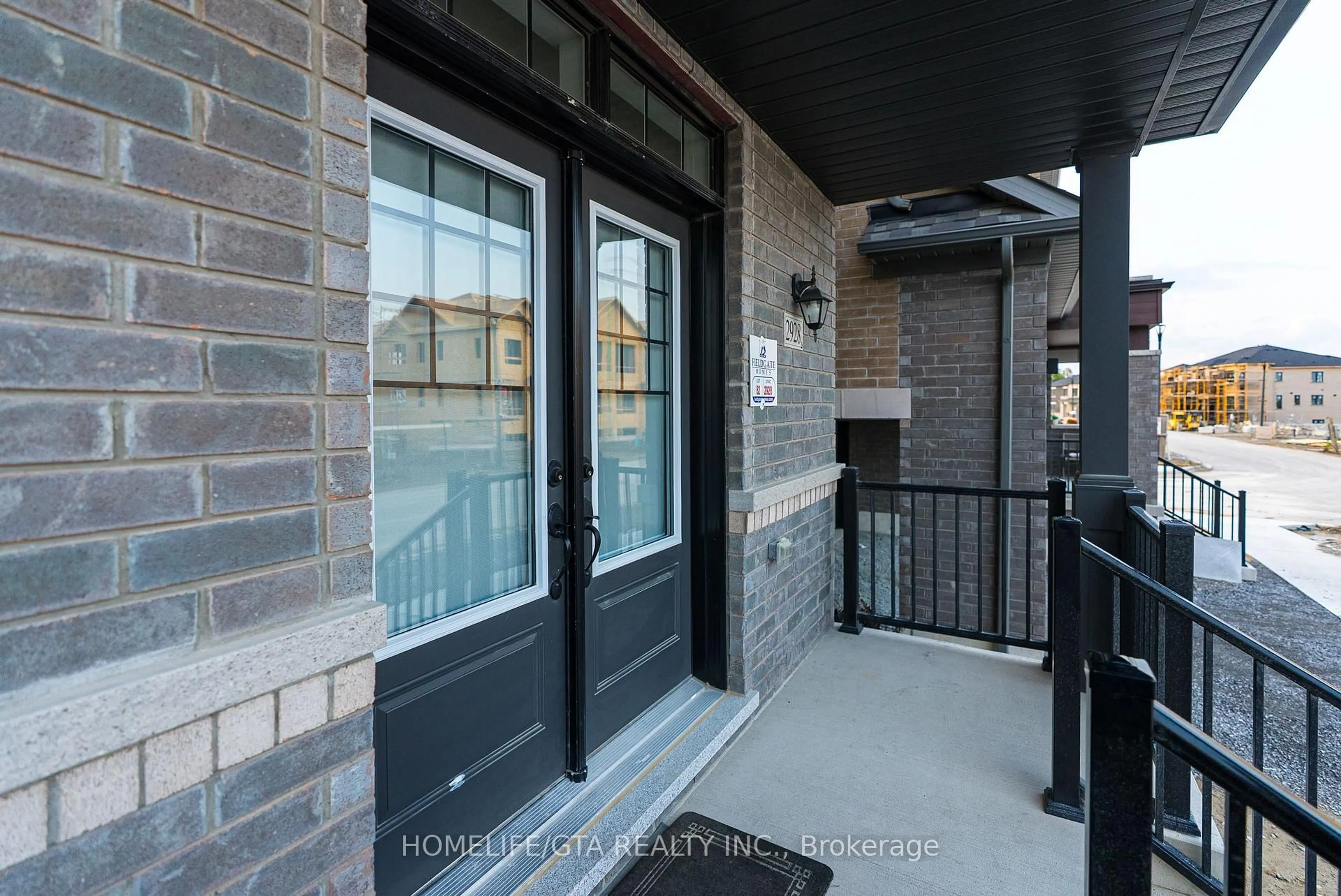 Indoor entryway for 2928 Starlight Dr, Pickering Ontario L1X 0S1