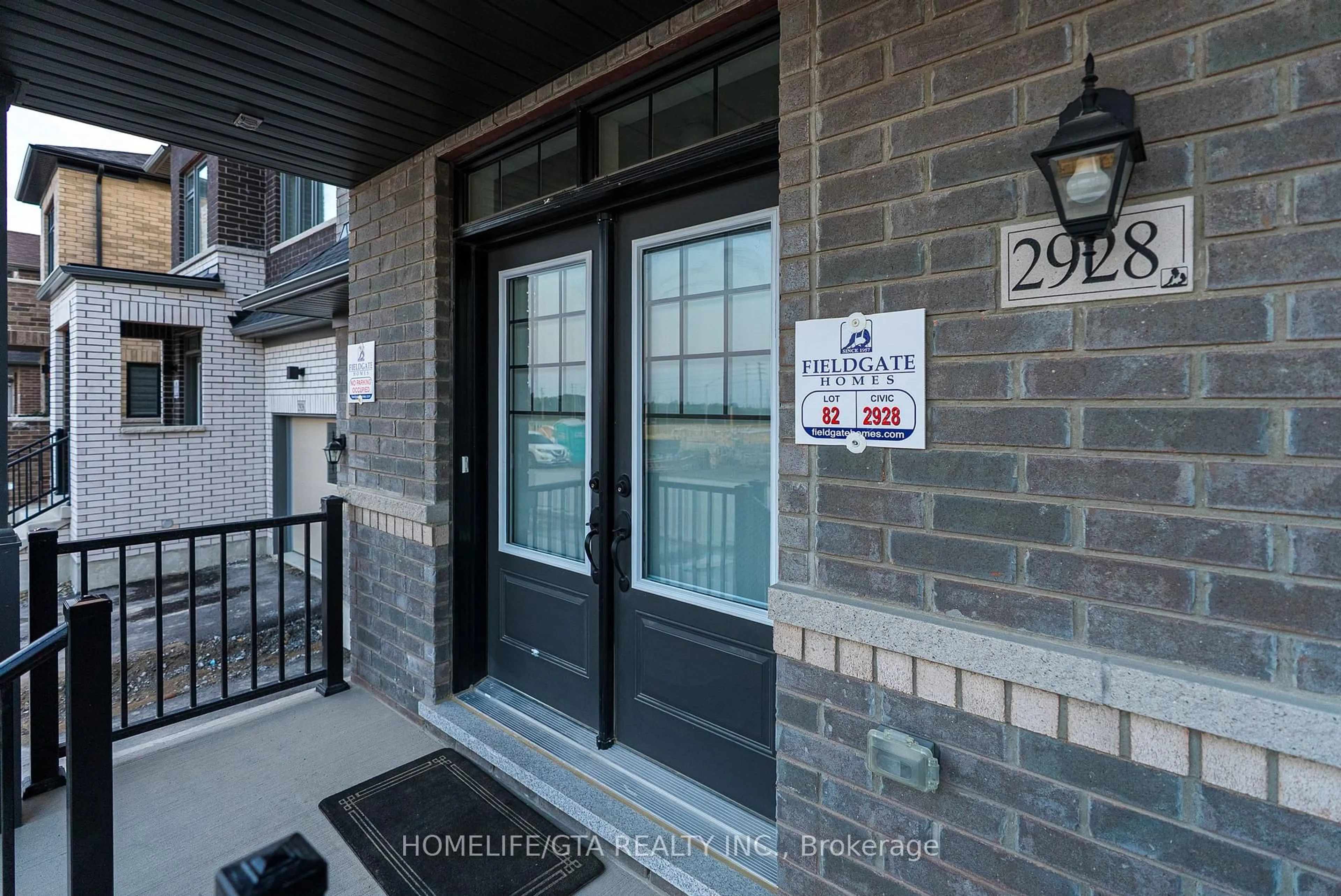 Indoor entryway for 2928 Starlight Dr, Pickering Ontario L1X 0S1