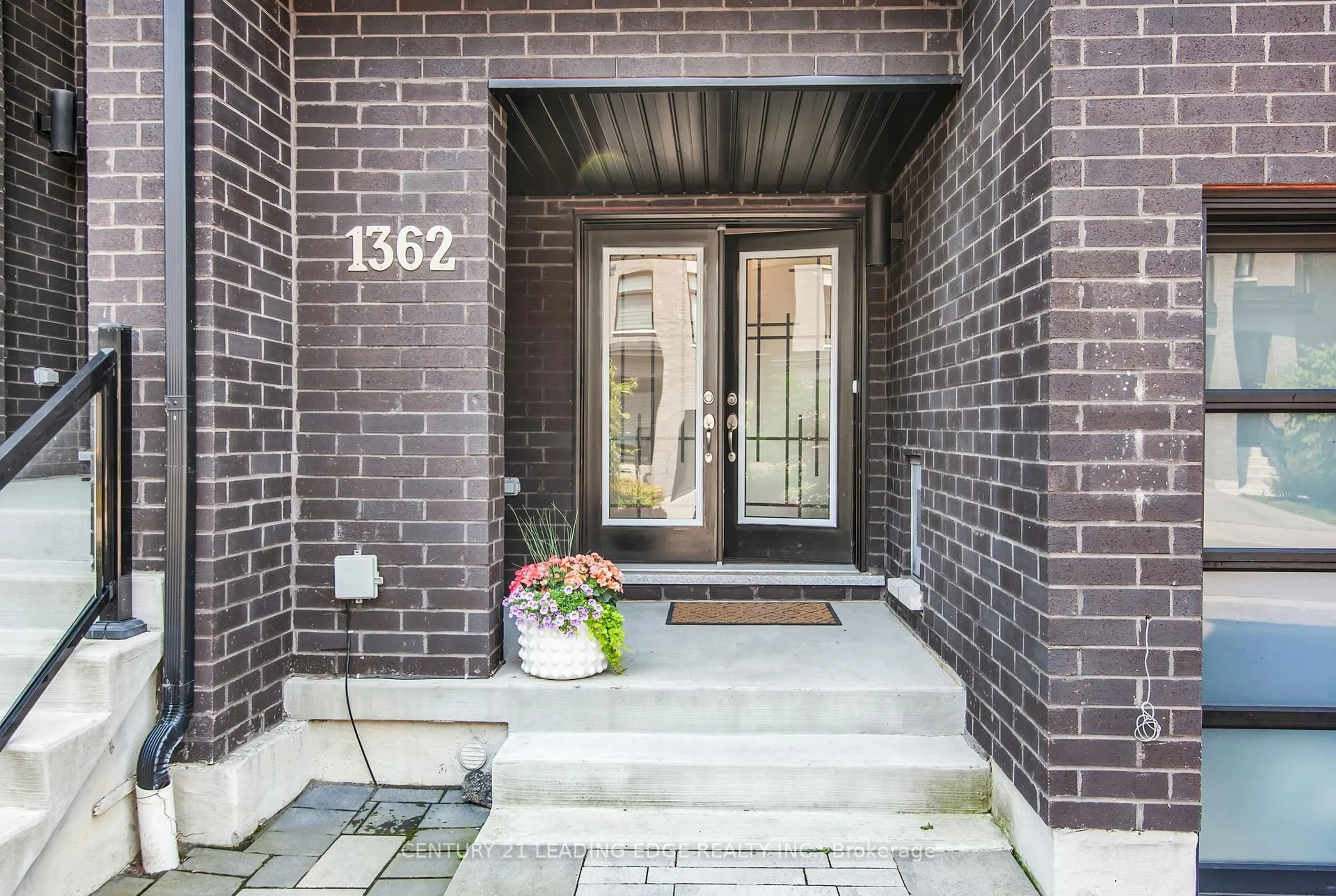Indoor entryway for 1362 Gull Crossing, Pickering Ontario L1W 0B7