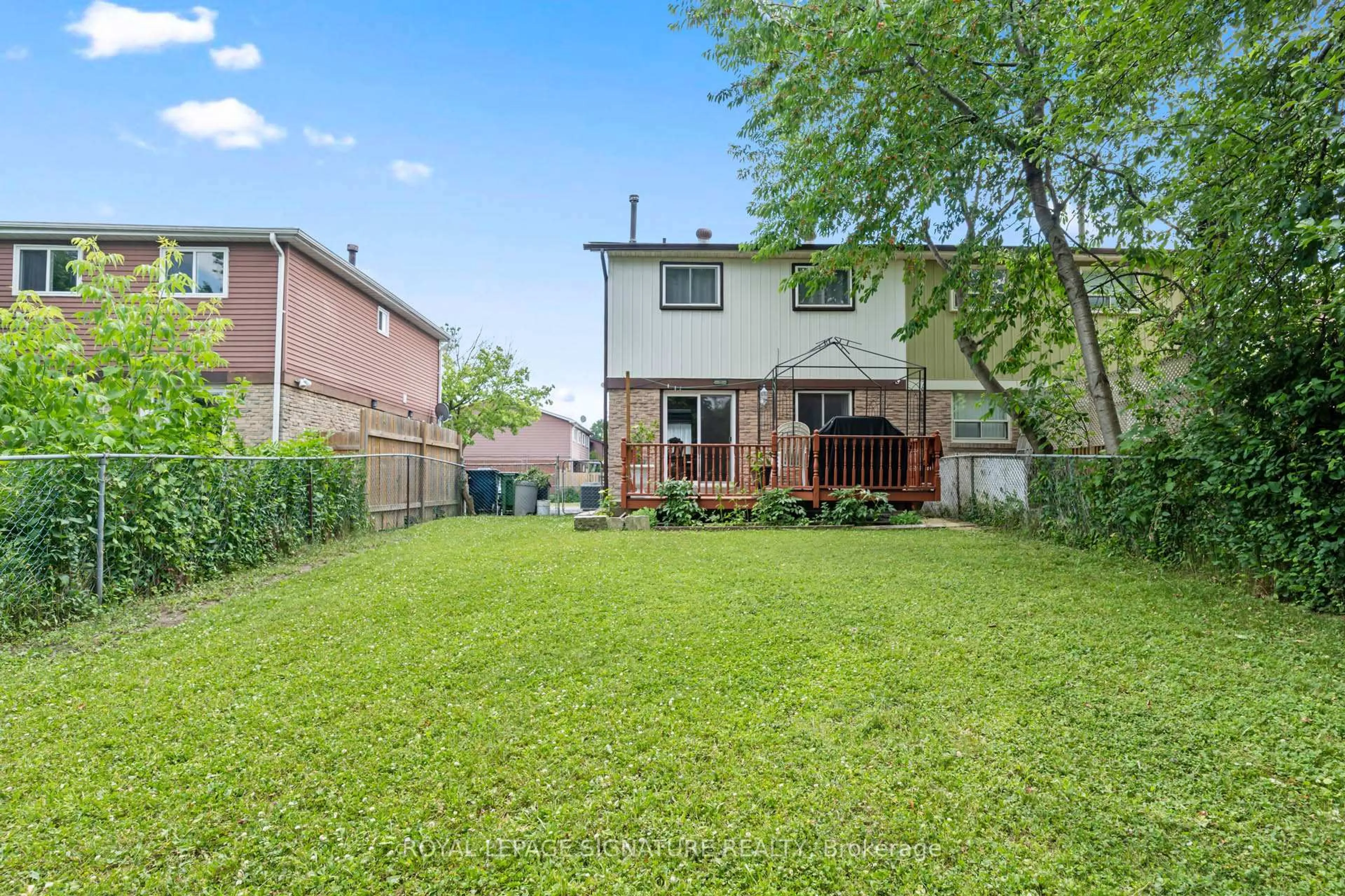 Patio, street for 85 Bradstone Sq, Toronto Ontario M1B 1W1