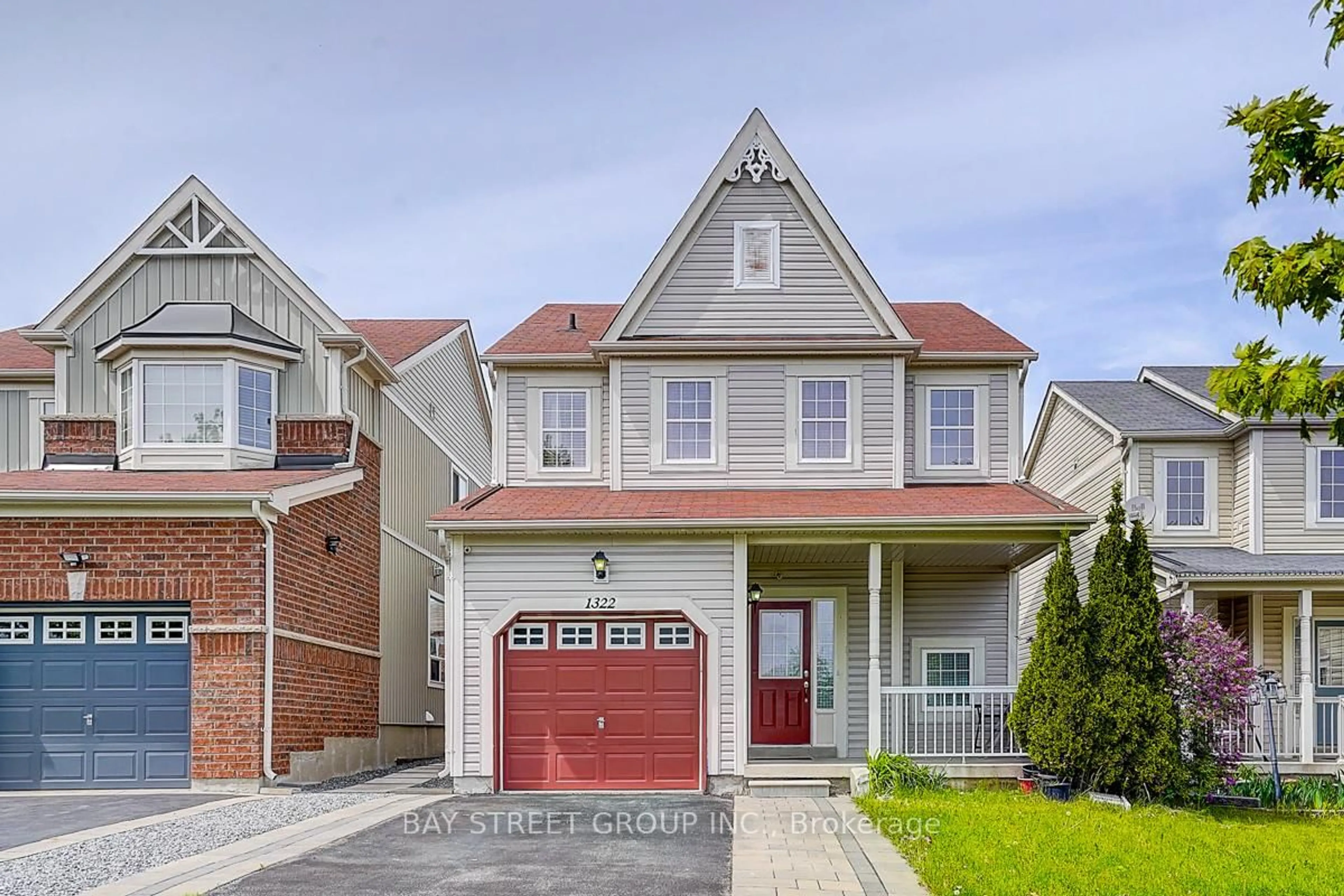 Home with vinyl exterior material, street for 1322 Whitelaw Ave, Oshawa Ontario L1K 0M6