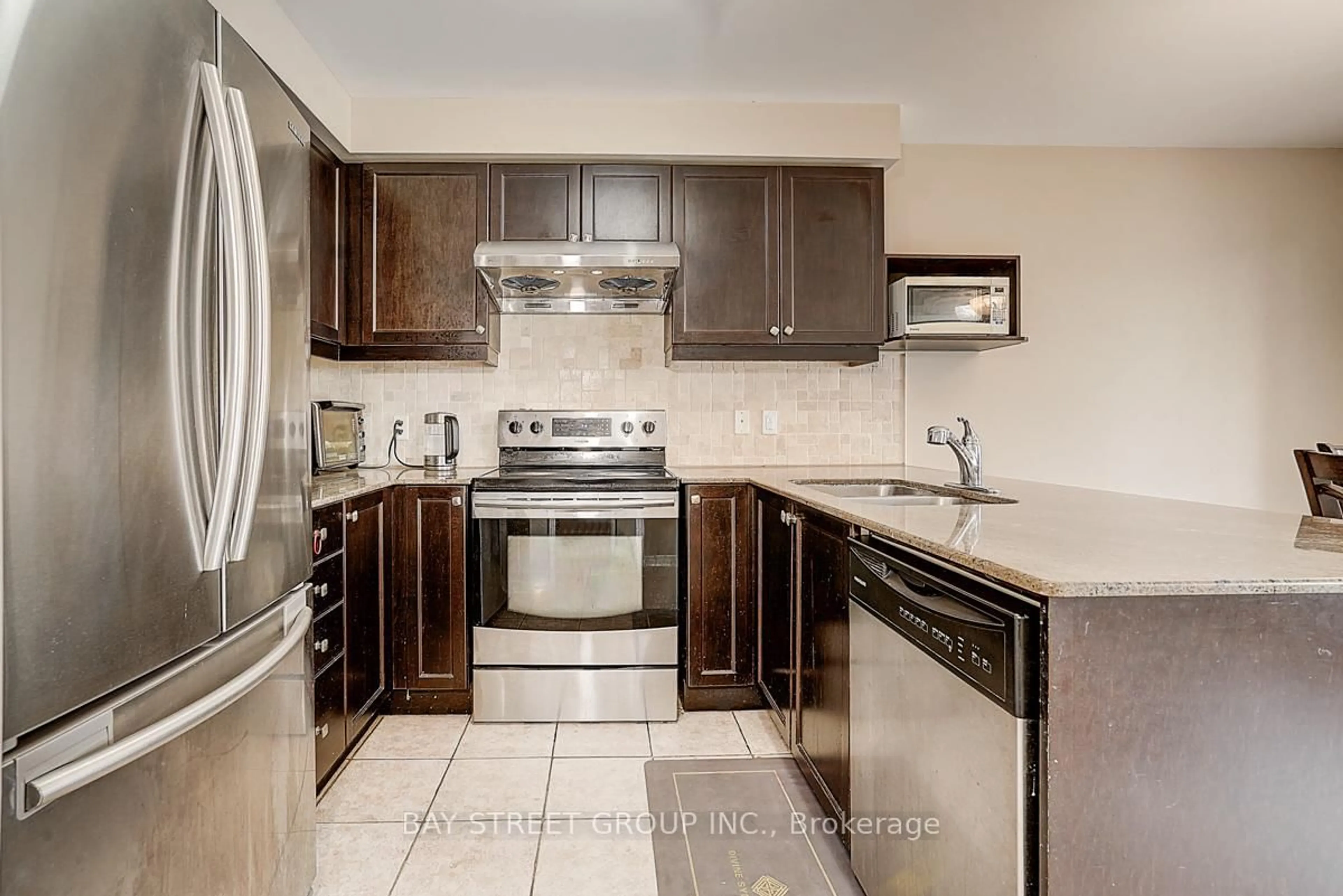 Standard kitchen, ceramic/tile floor for 1322 Whitelaw Ave, Oshawa Ontario L1K 0M6