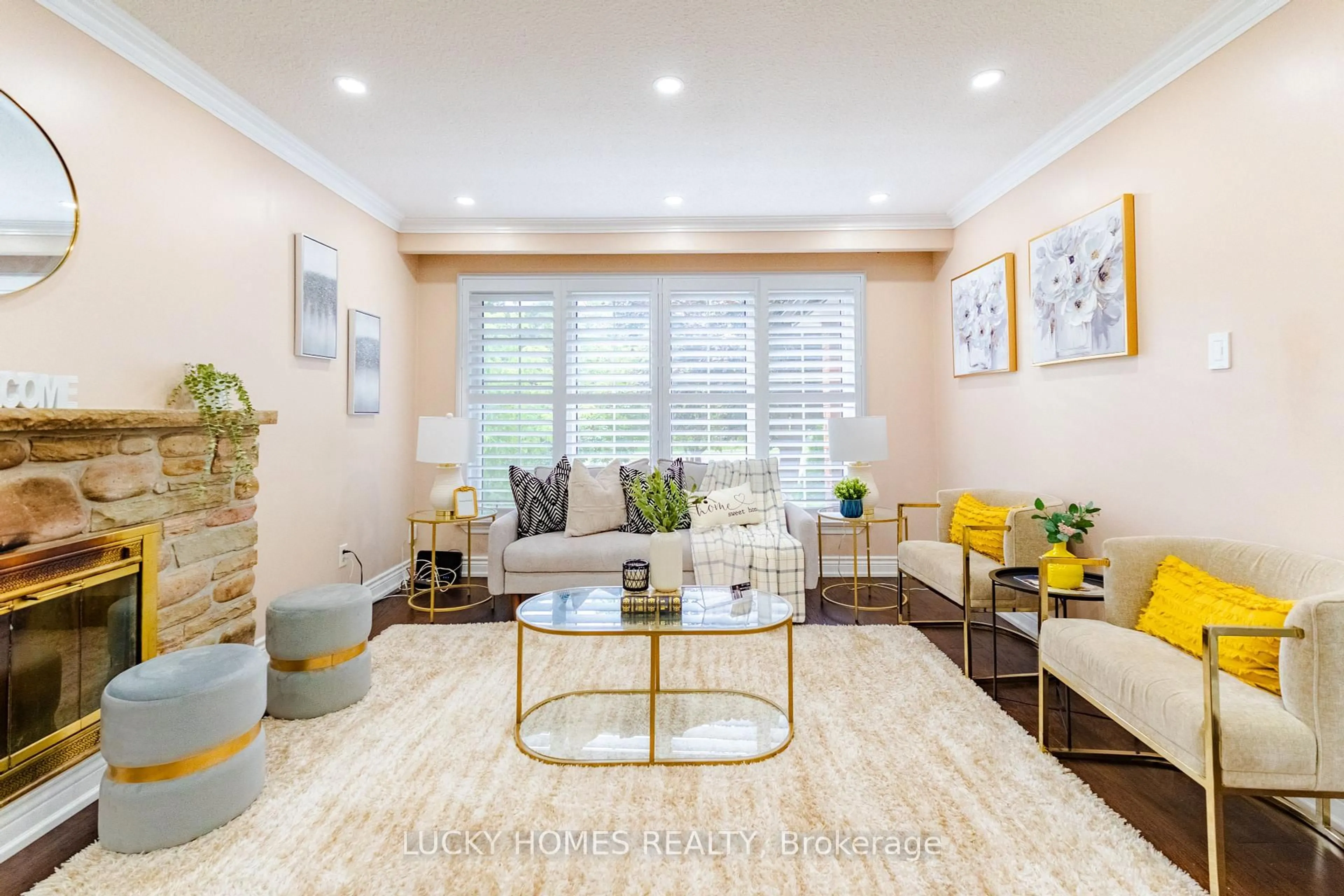 Living room with furniture, unknown for 4396 Lawrence Ave, Toronto Ontario M1E 2T5