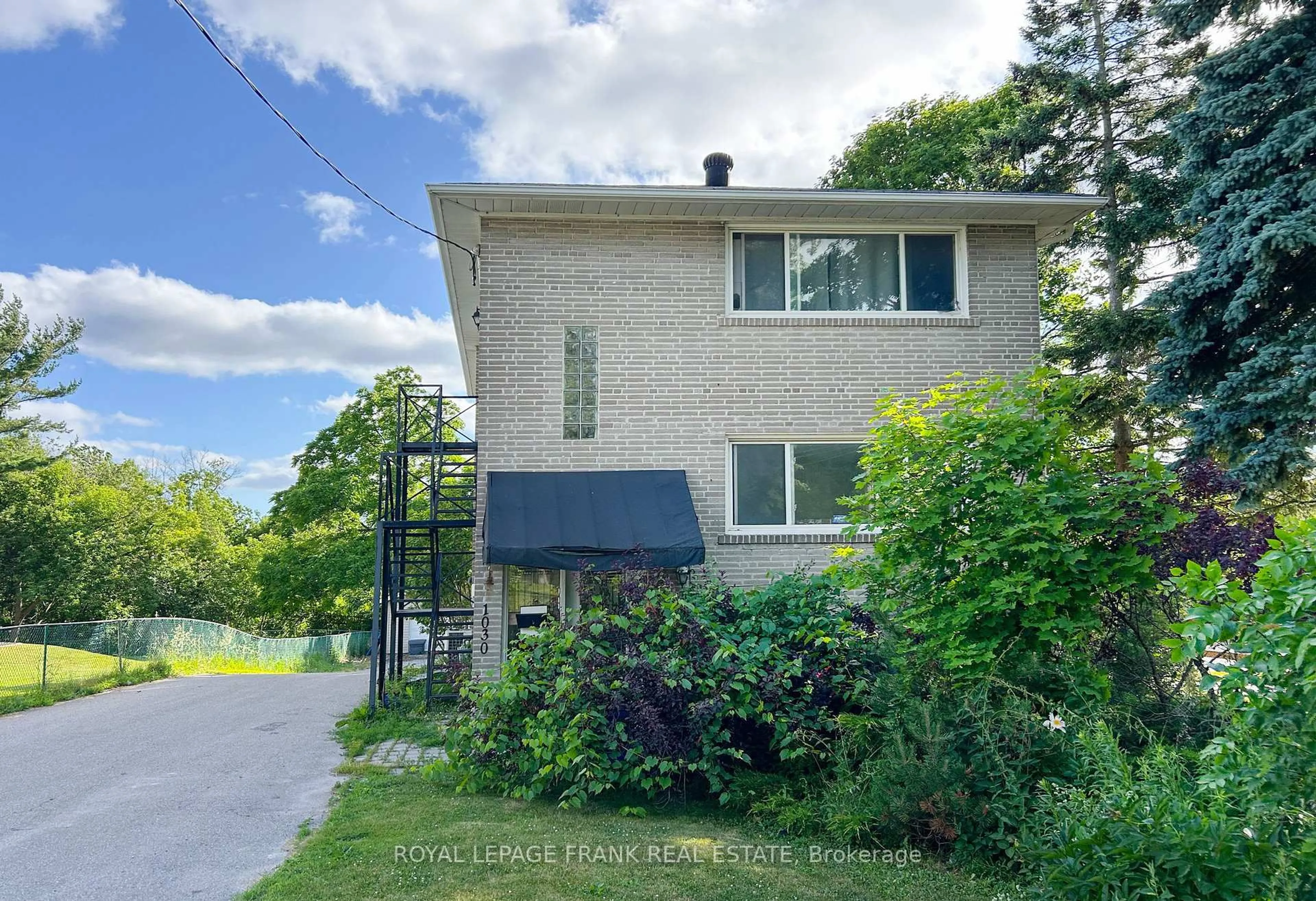 Unknown for 1030 Ravine Rd, Oshawa Ontario L1H 4C8