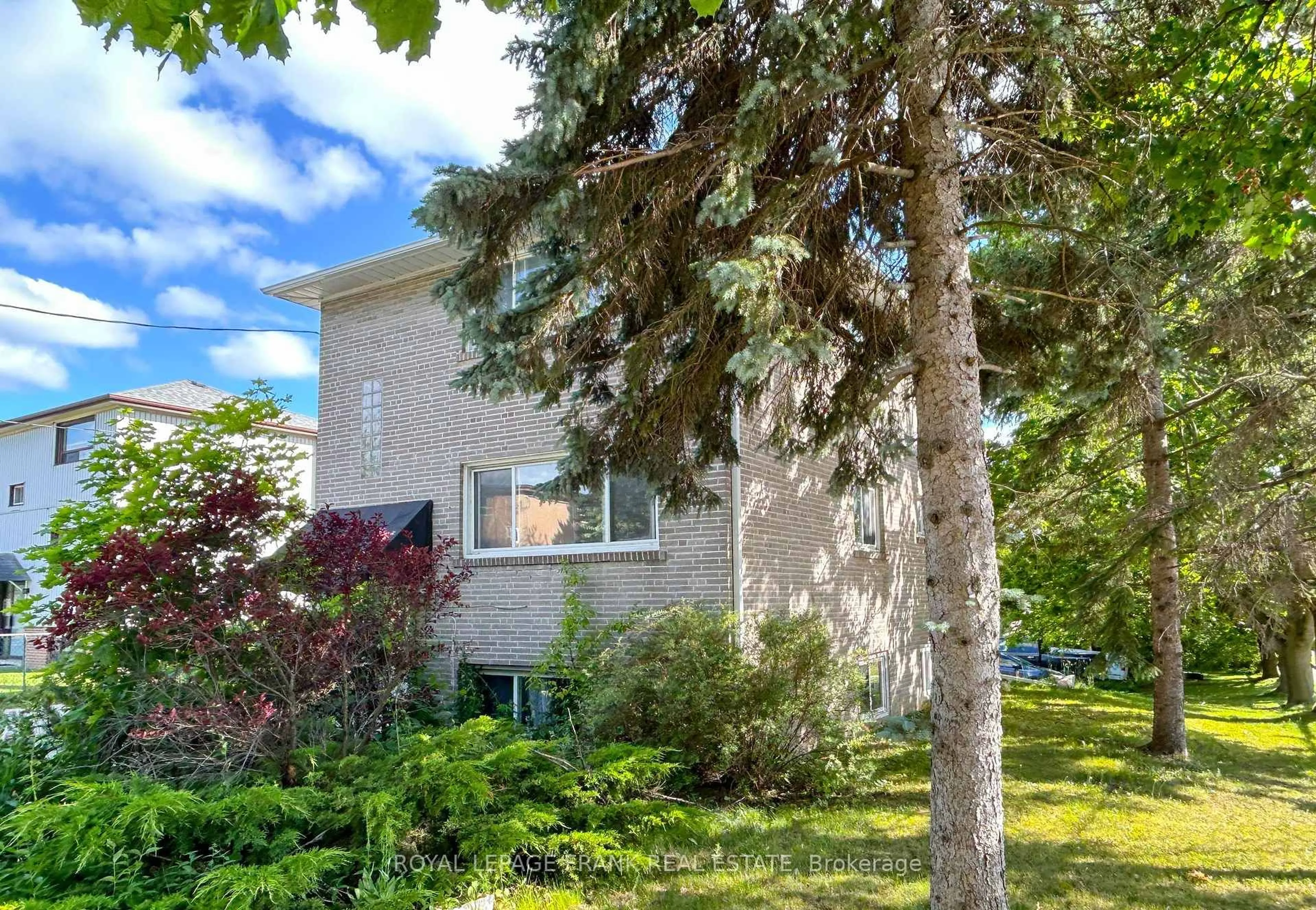 Unknown for 1030 Ravine Rd, Oshawa Ontario L1H 4C8