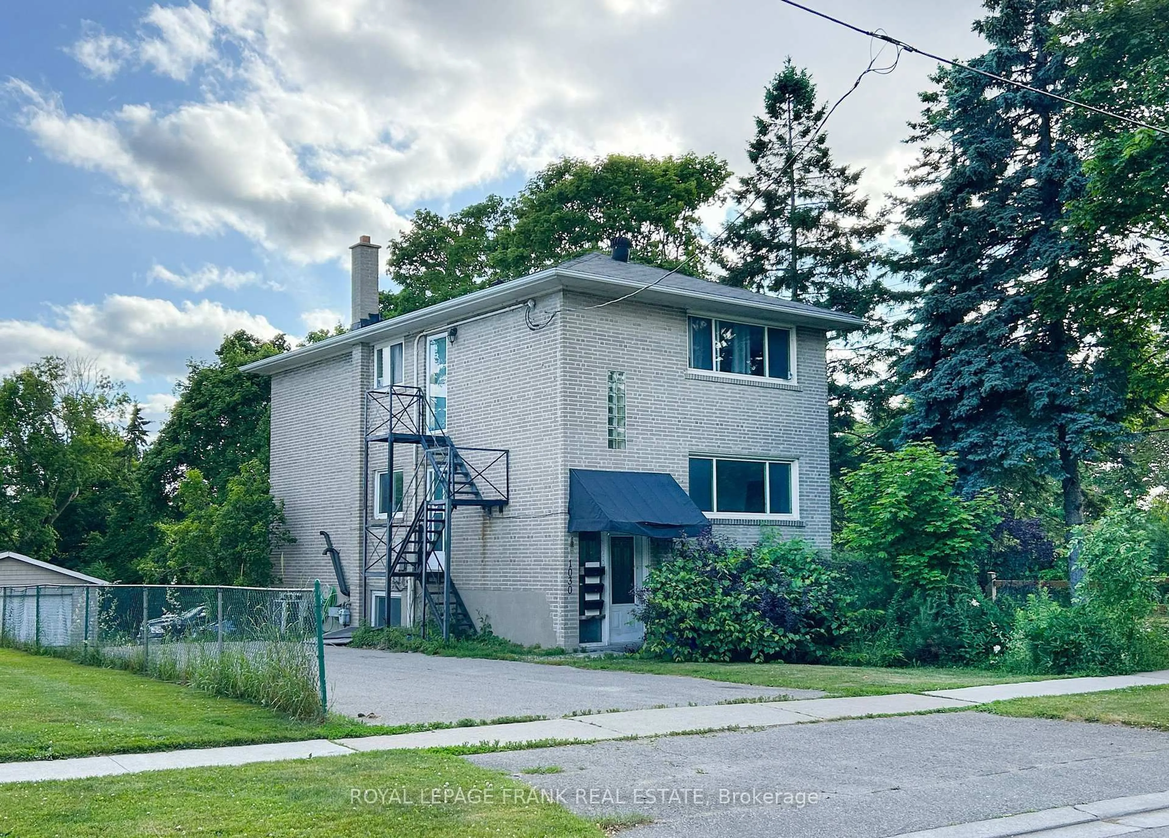 Unknown for 1030 Ravine Rd, Oshawa Ontario L1H 4C8