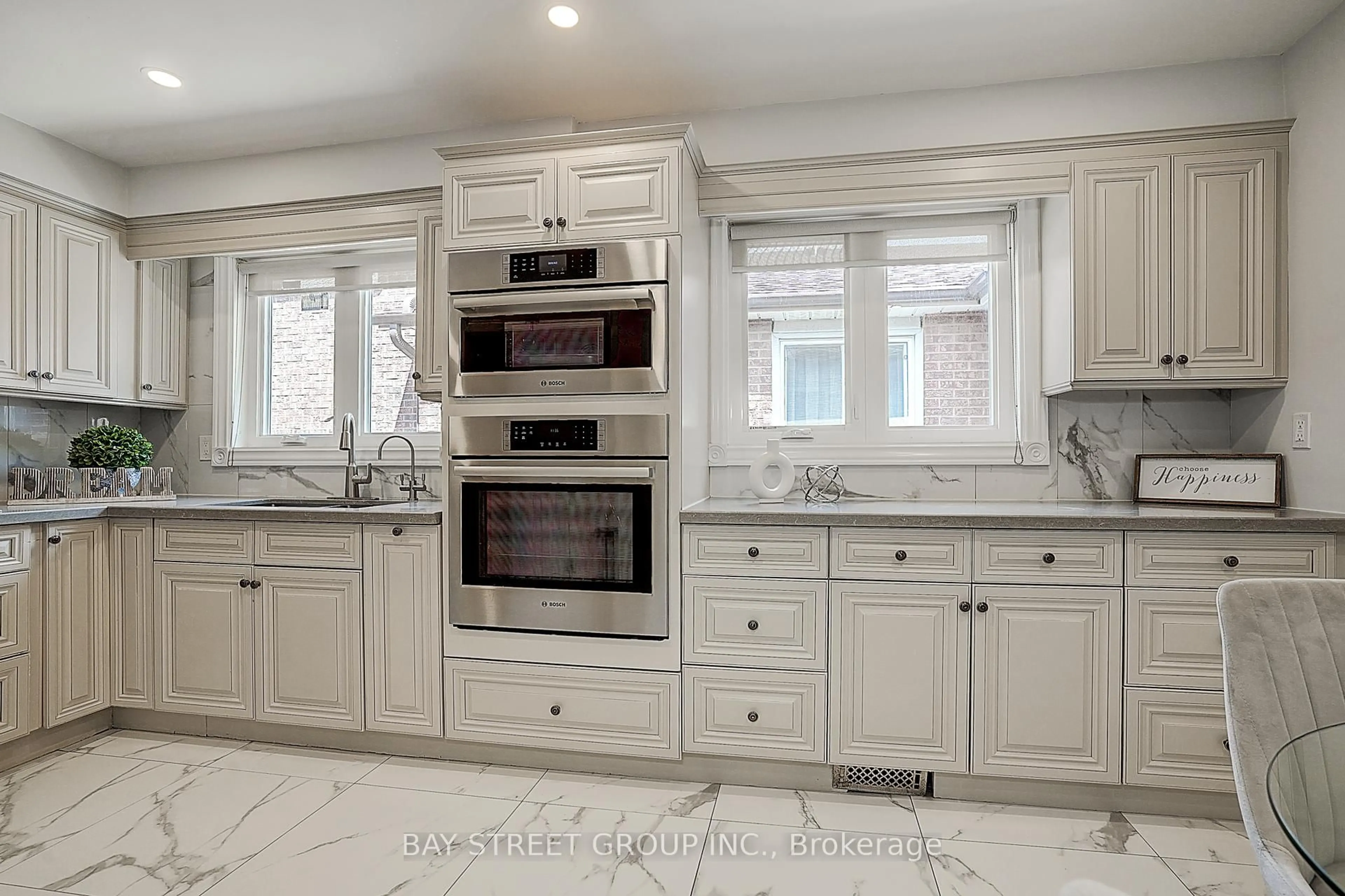 Open concept kitchen, ceramic/tile floor for 10 Beamsville Dr, Toronto Ontario M1T 3S2