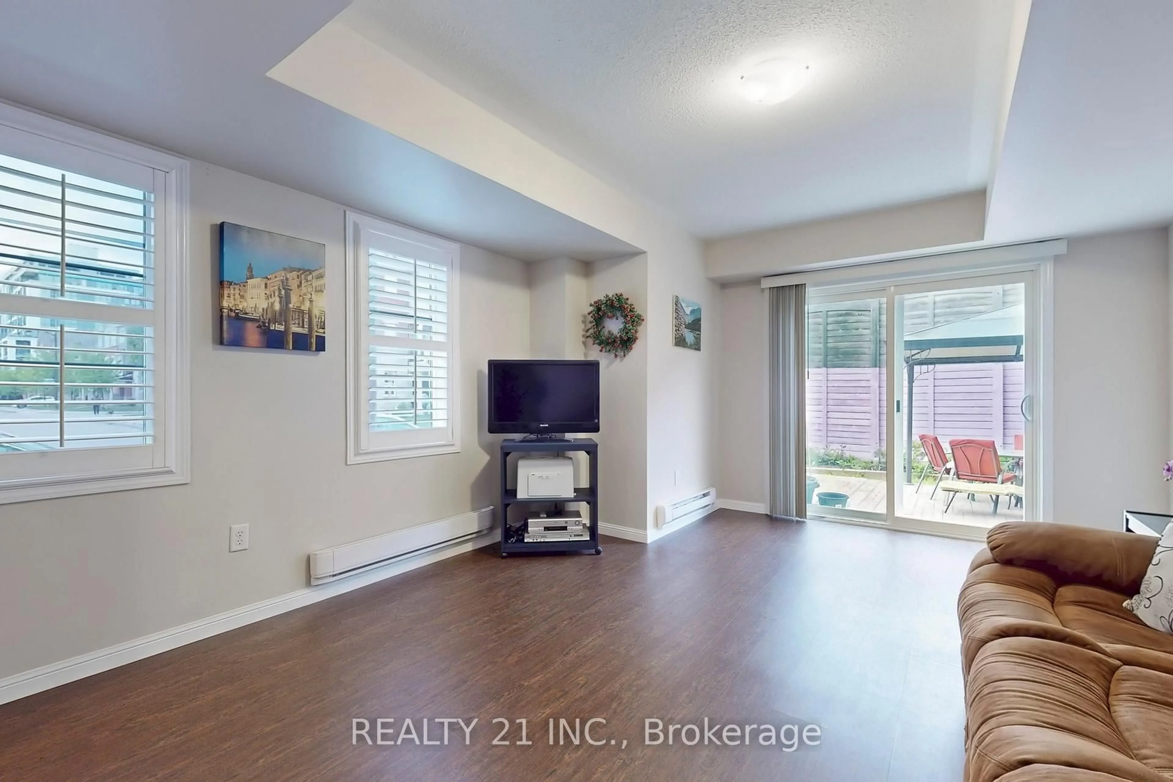 A pic of a room for 60 Deans Dr, Toronto Ontario M1L 0C1