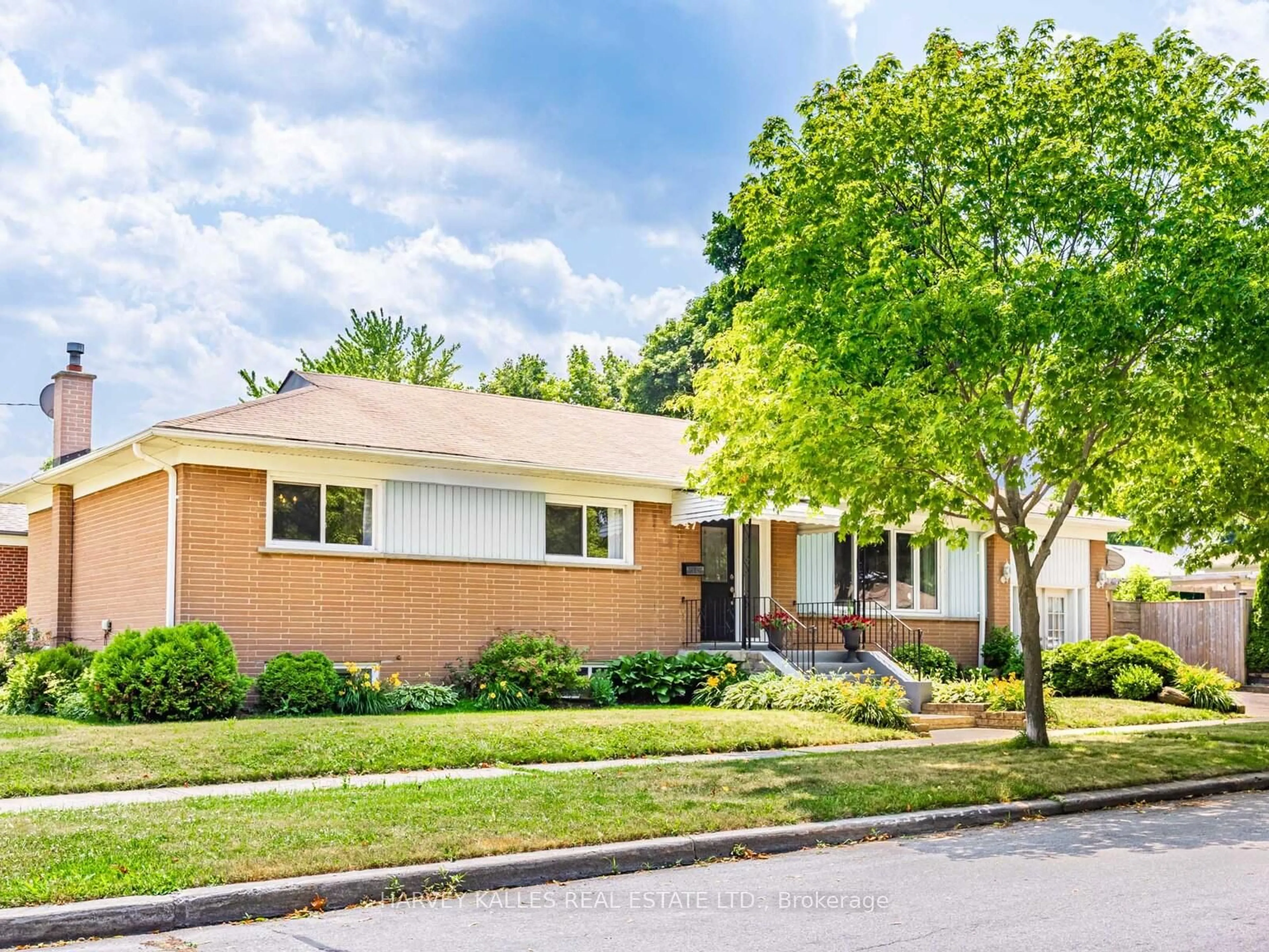 Home with brick exterior material, street for 47 Basildon Cres, Toronto Ontario M1M 3E1