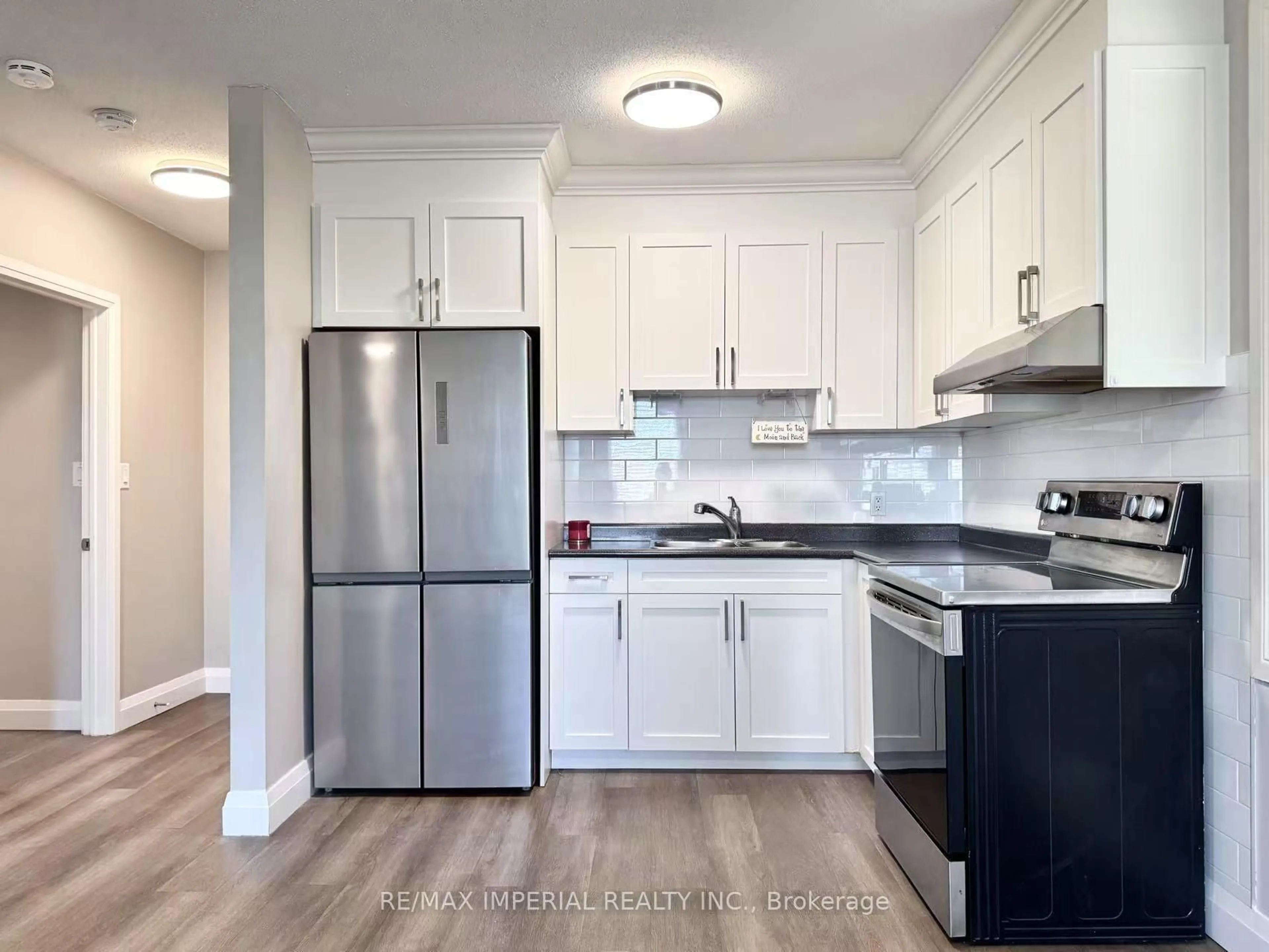 Standard kitchen, unknown for 476 Albert St, Oshawa Ontario L1H 4S6
