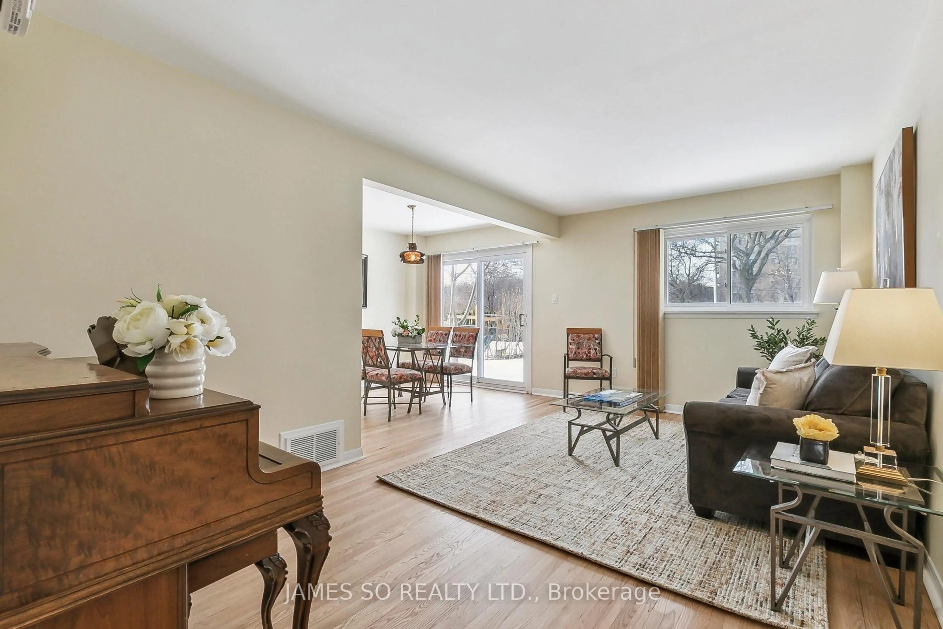 Living room with furniture, unknown for 24 Hartleywood Dr, Toronto Ontario M1S 3N2