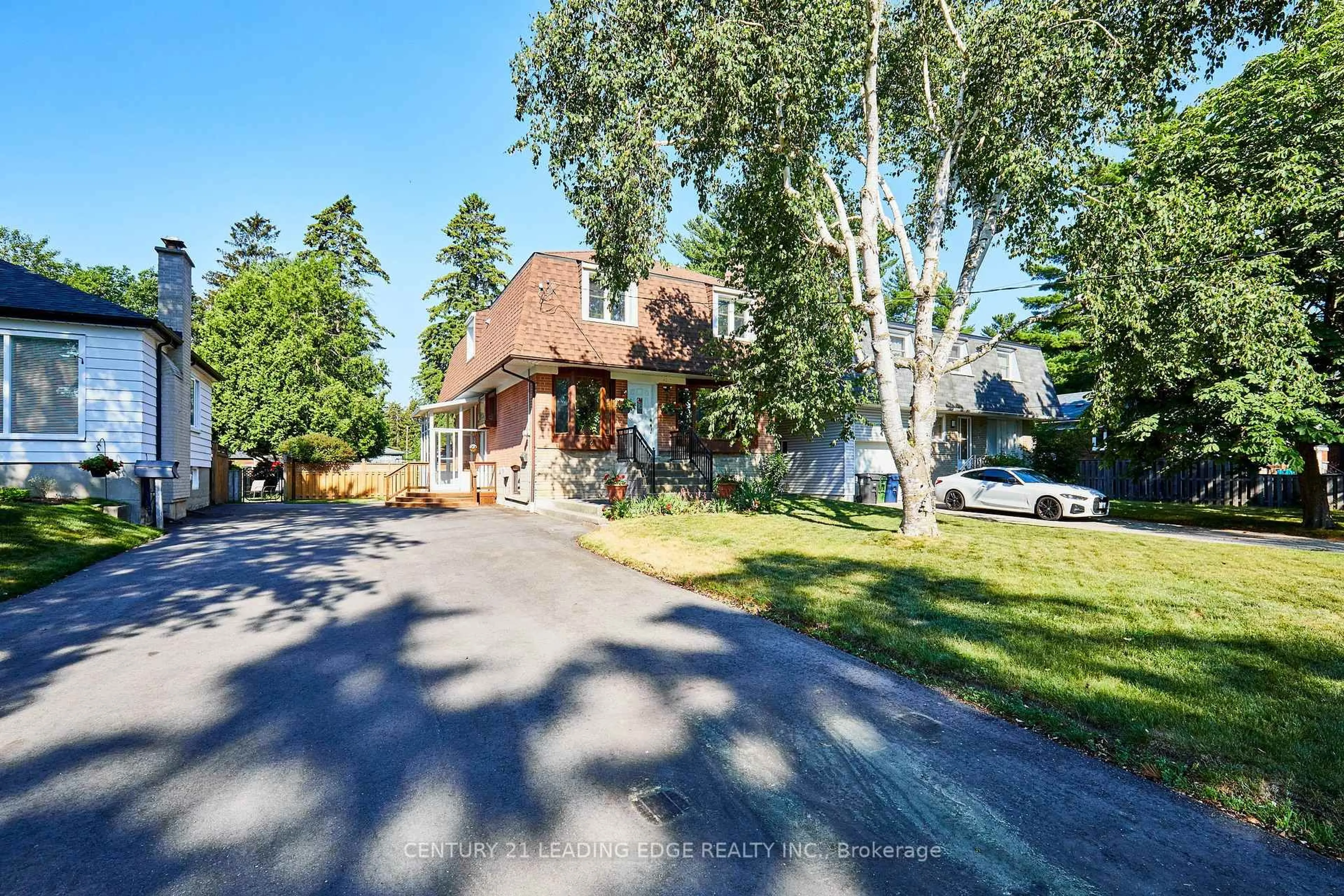 A pic from outside/outdoor area/front of a property/back of a property/a pic from drone, unknown for 42 Gladys Rd, Toronto Ontario M1C 1C6
