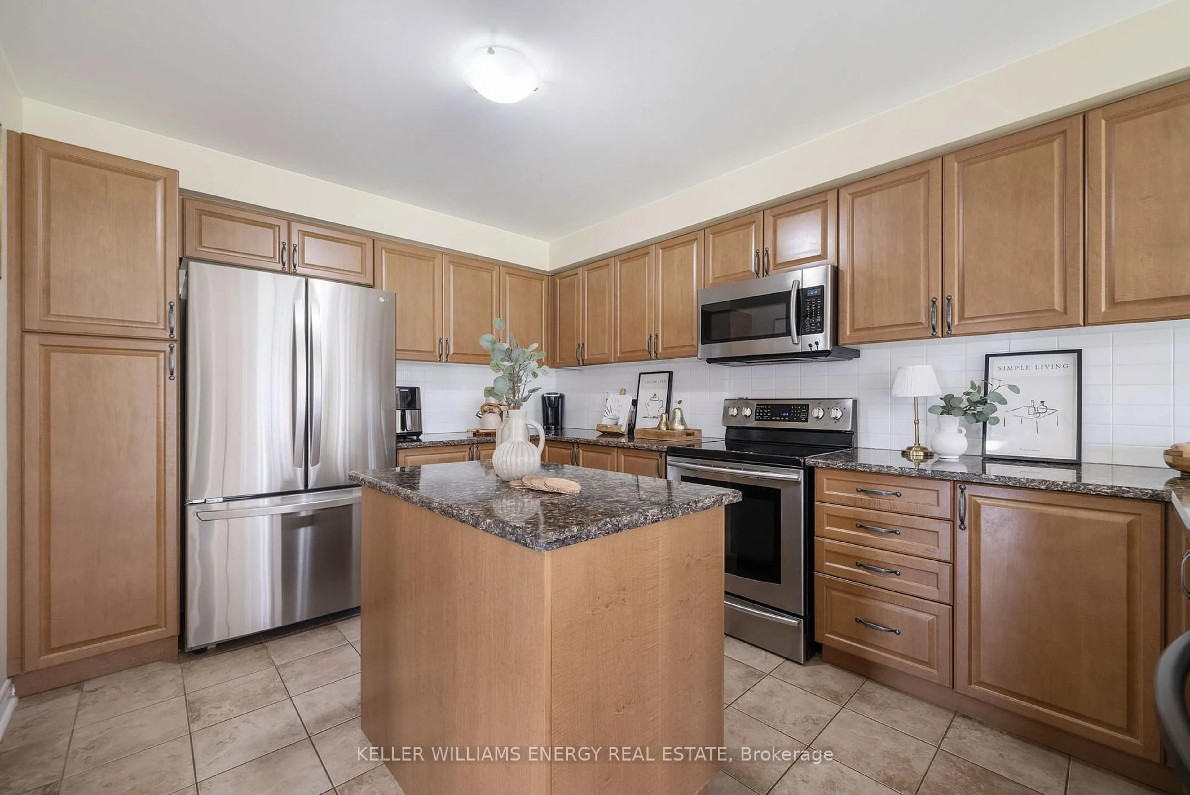 Standard kitchen, ceramic/tile floor for 1995 Queensbury Dr, Oshawa Ontario L1K 0S1