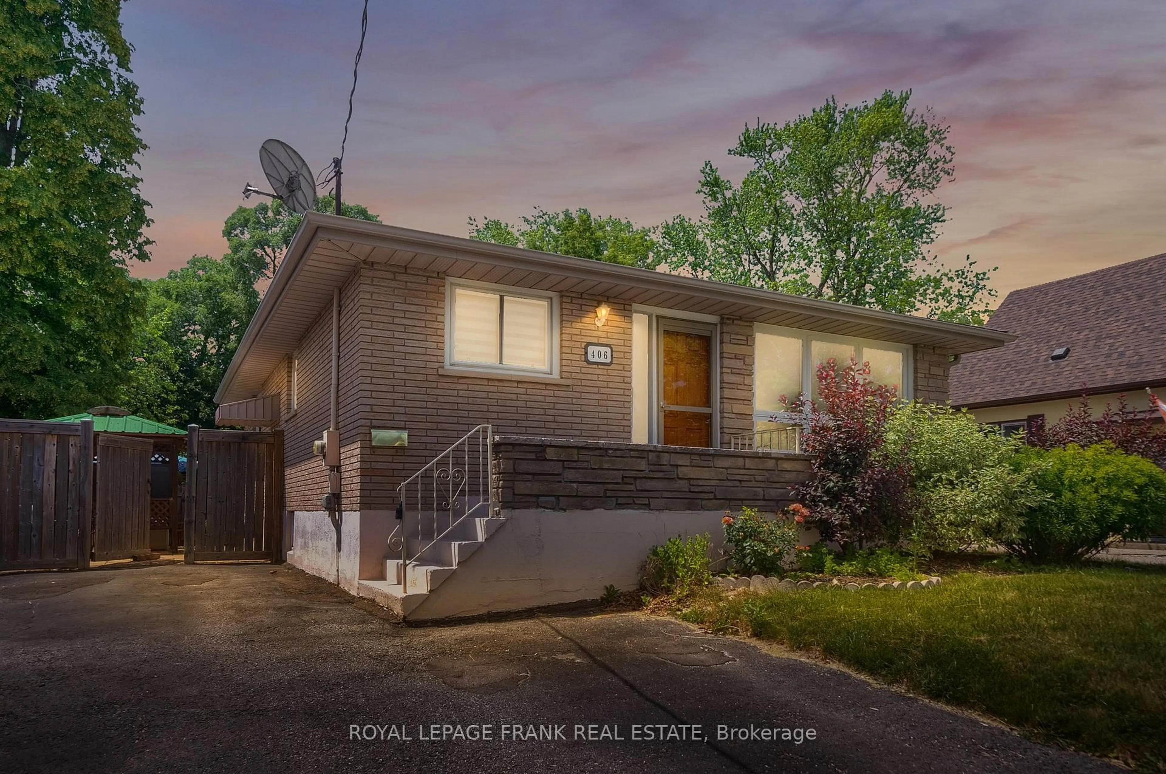 Home with vinyl exterior material, street for 406 Wilson Rd, Oshawa Ontario L1G 6E5