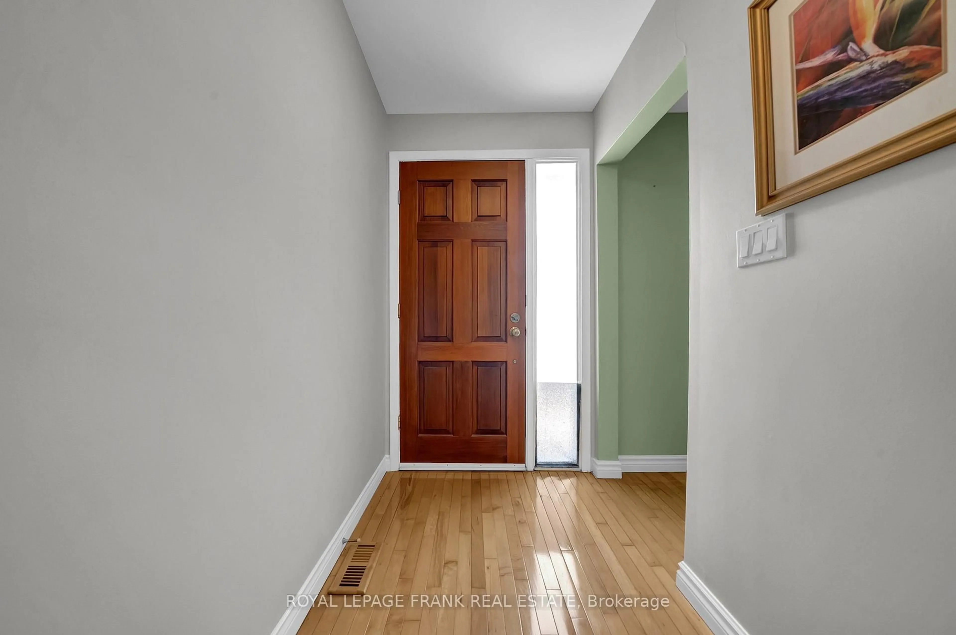 Indoor entryway for 406 Wilson Rd, Oshawa Ontario L1G 6E5