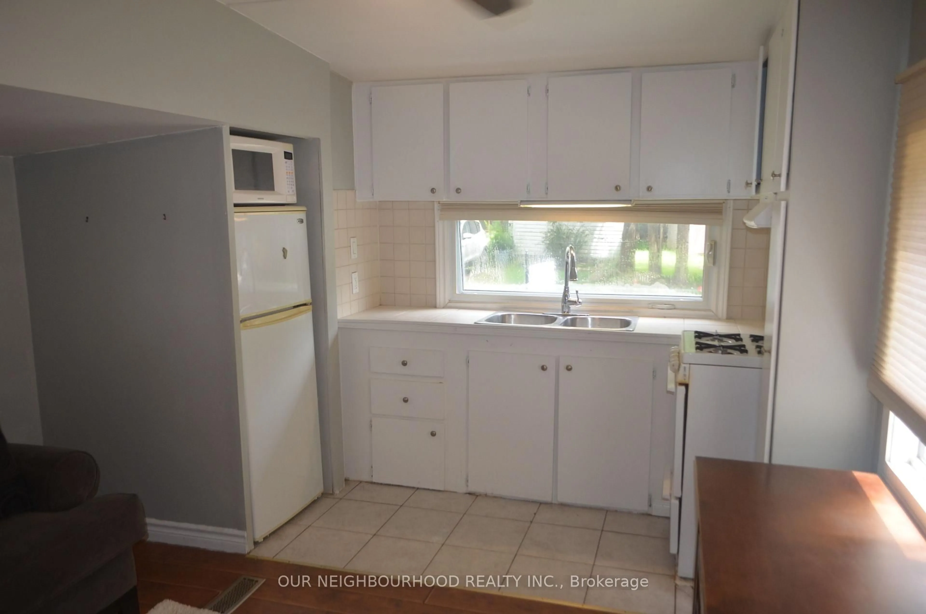 Standard kitchen, unknown for 623 King Ave #18, Clarington Ontario L1B 1K7