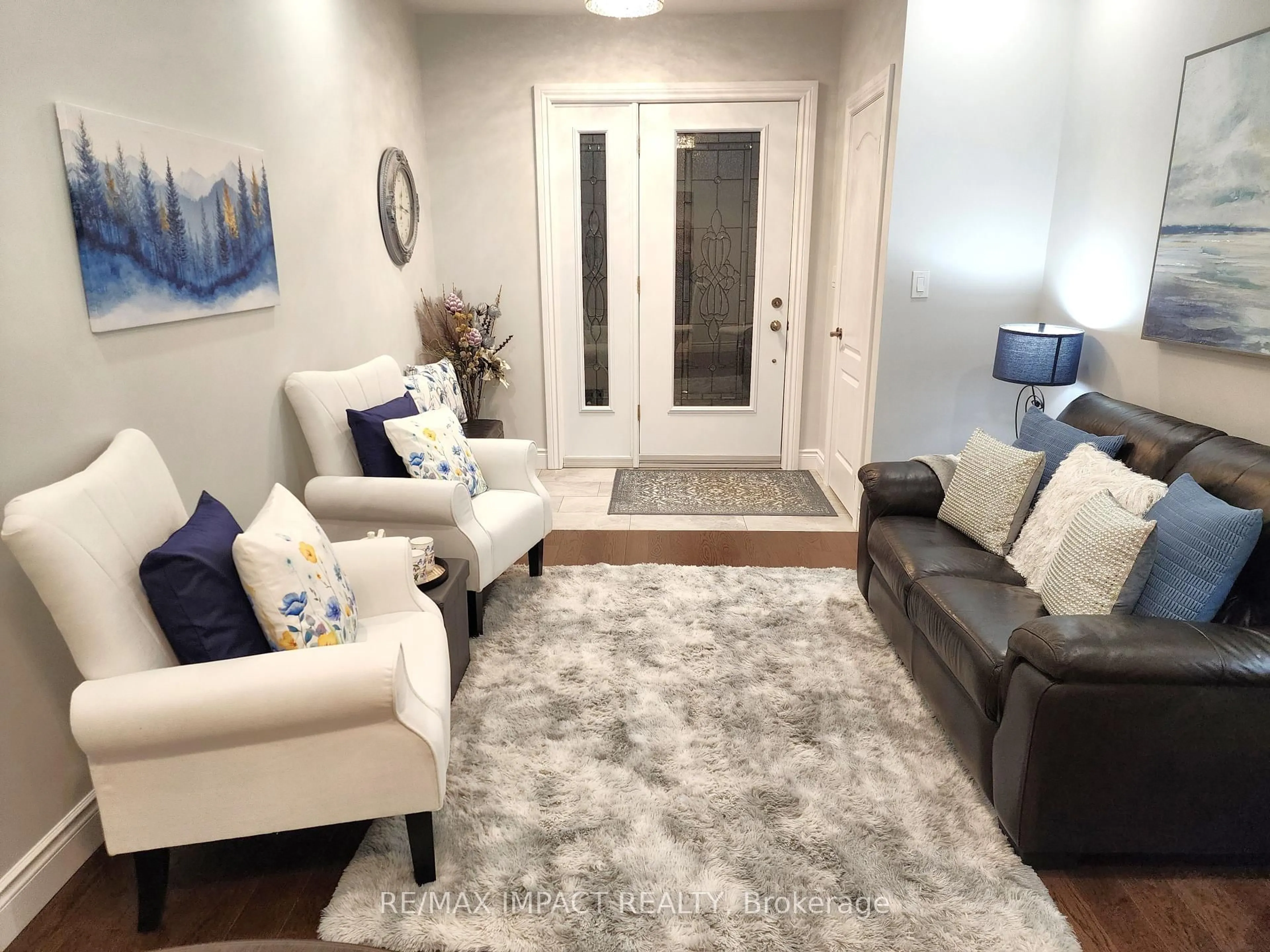 Indoor entryway for 636 CHRISTIE Ave, Oshawa Ontario L1G 4L7