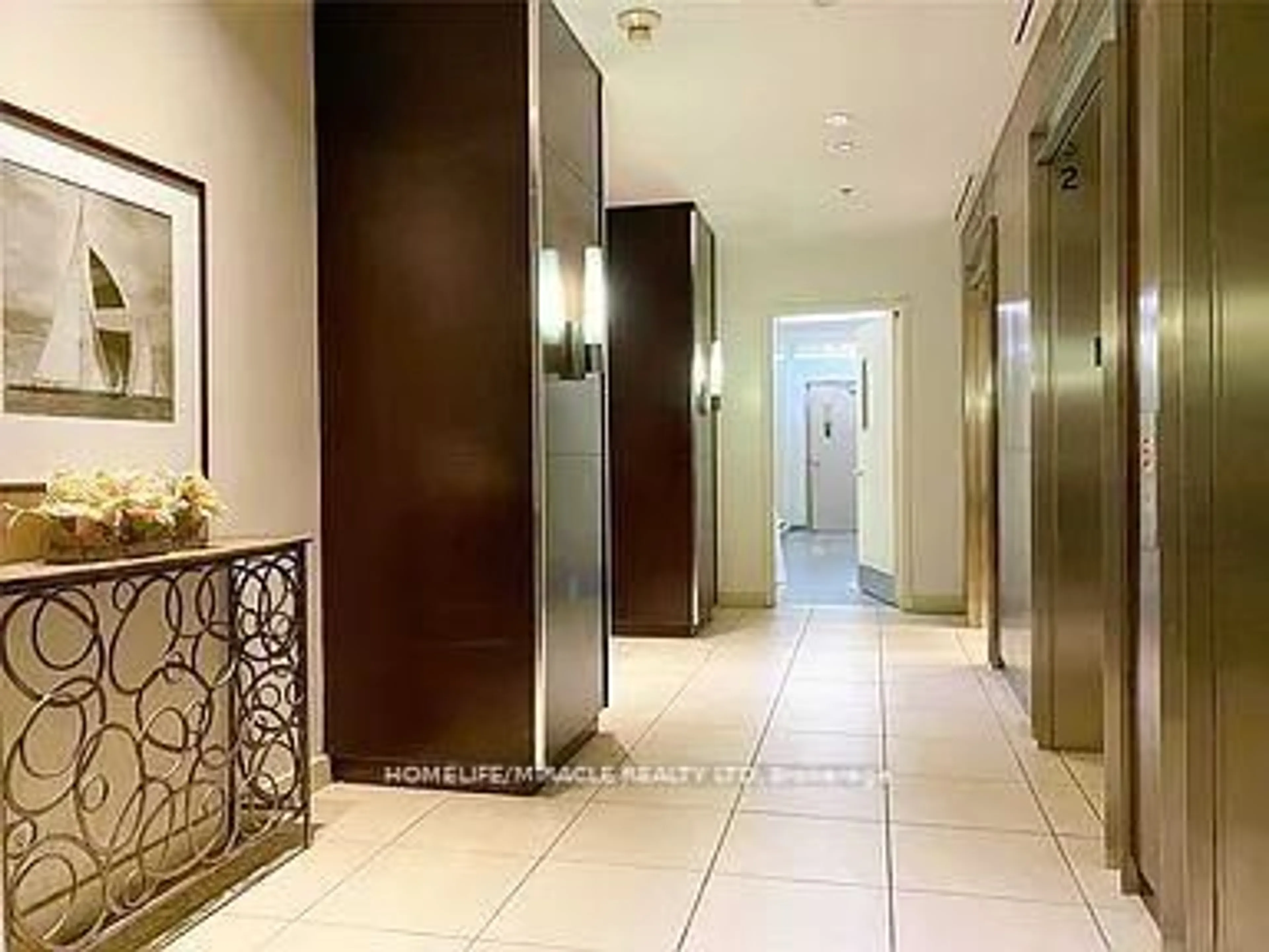 Indoor foyer for 36 Lee Centre Dr #3011, Toronto Ontario M1H 3K2