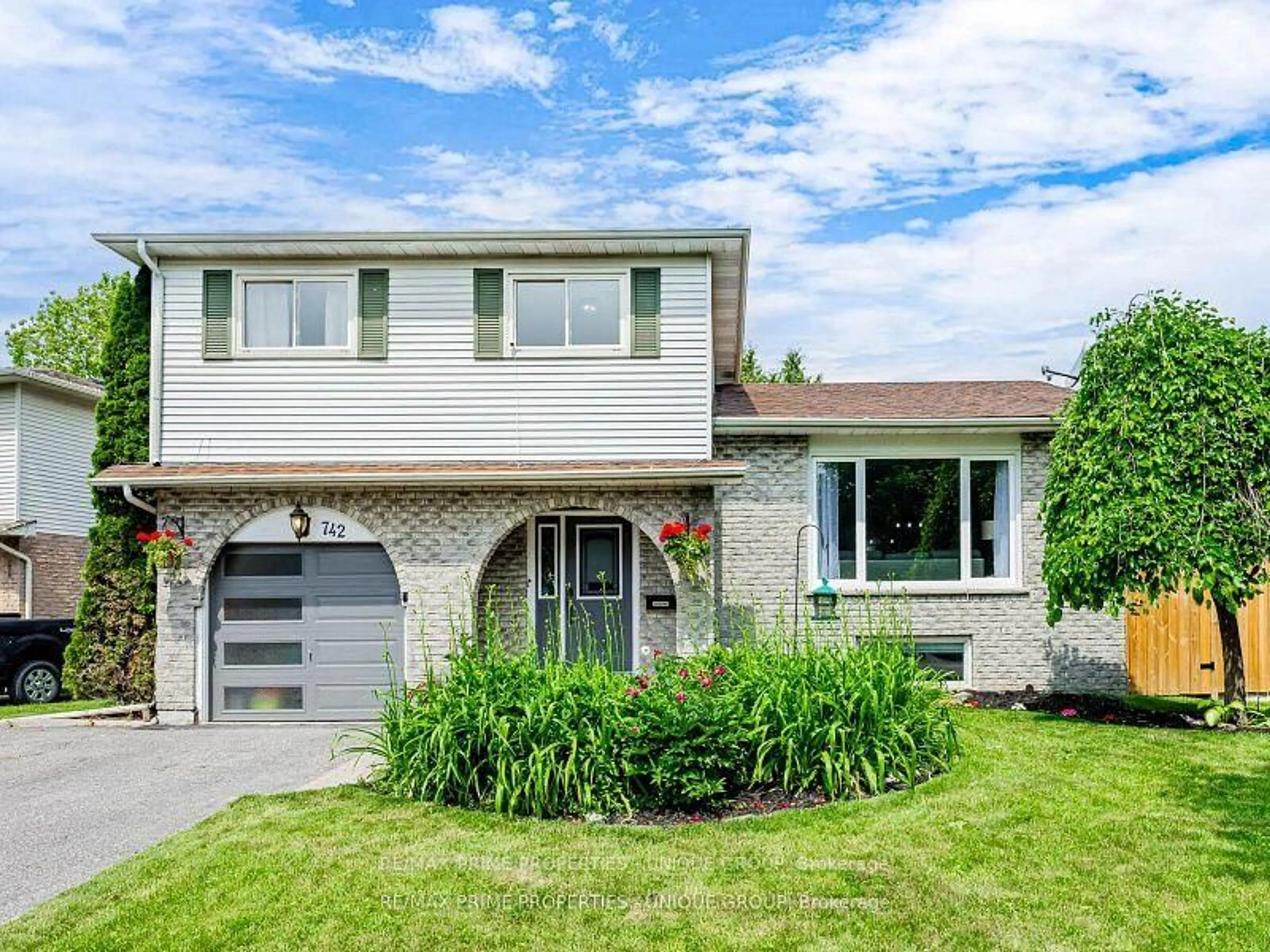 Home with vinyl exterior material, street for 742 Greenbriar Dr, Oshawa Ontario L1G 7J6