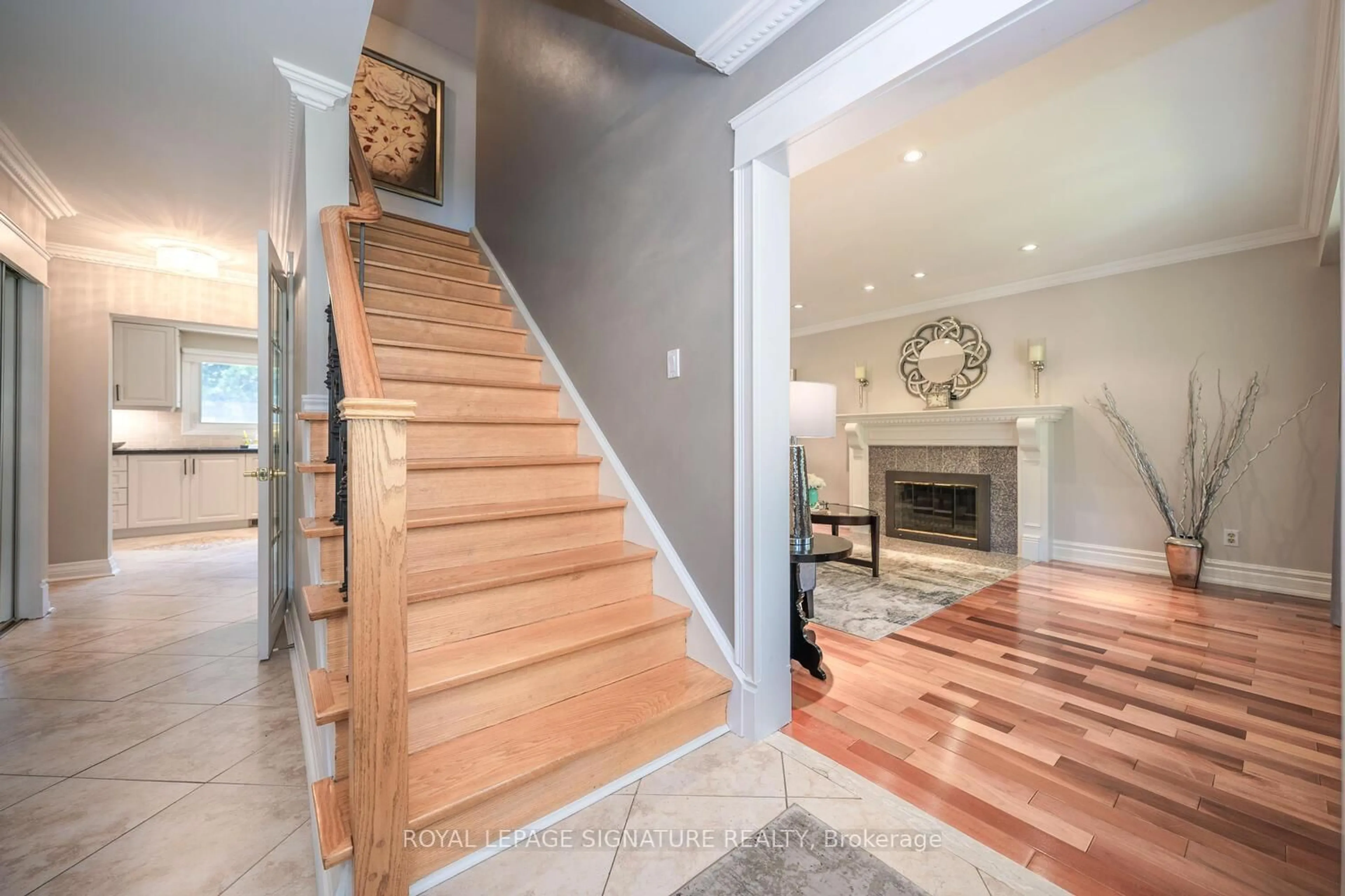 Indoor entryway for 14 Rosscowan Cres, Toronto Ontario M1W 1K6