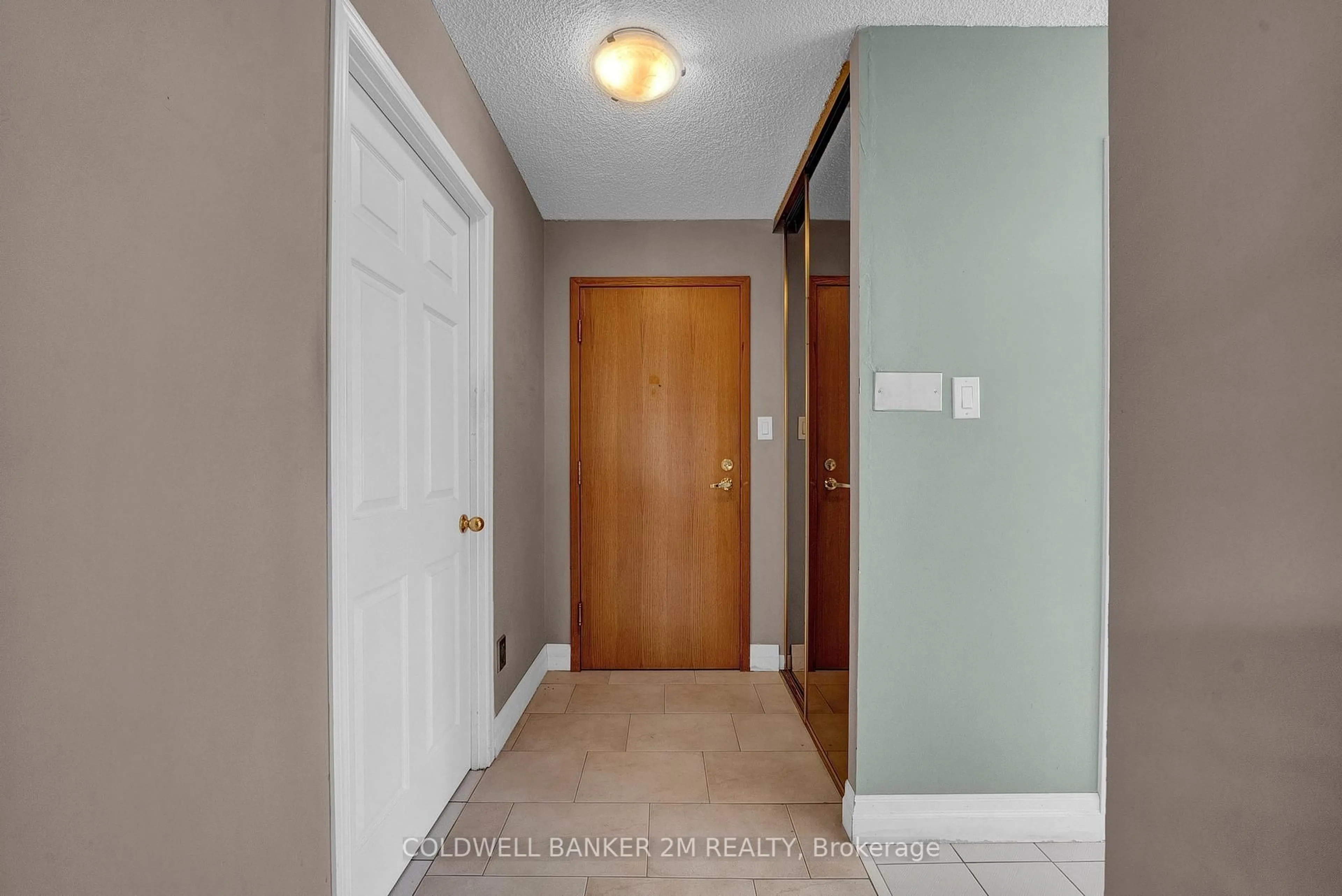 Indoor entryway for 80 Athol St #302, Oshawa Ontario L1H 8B7