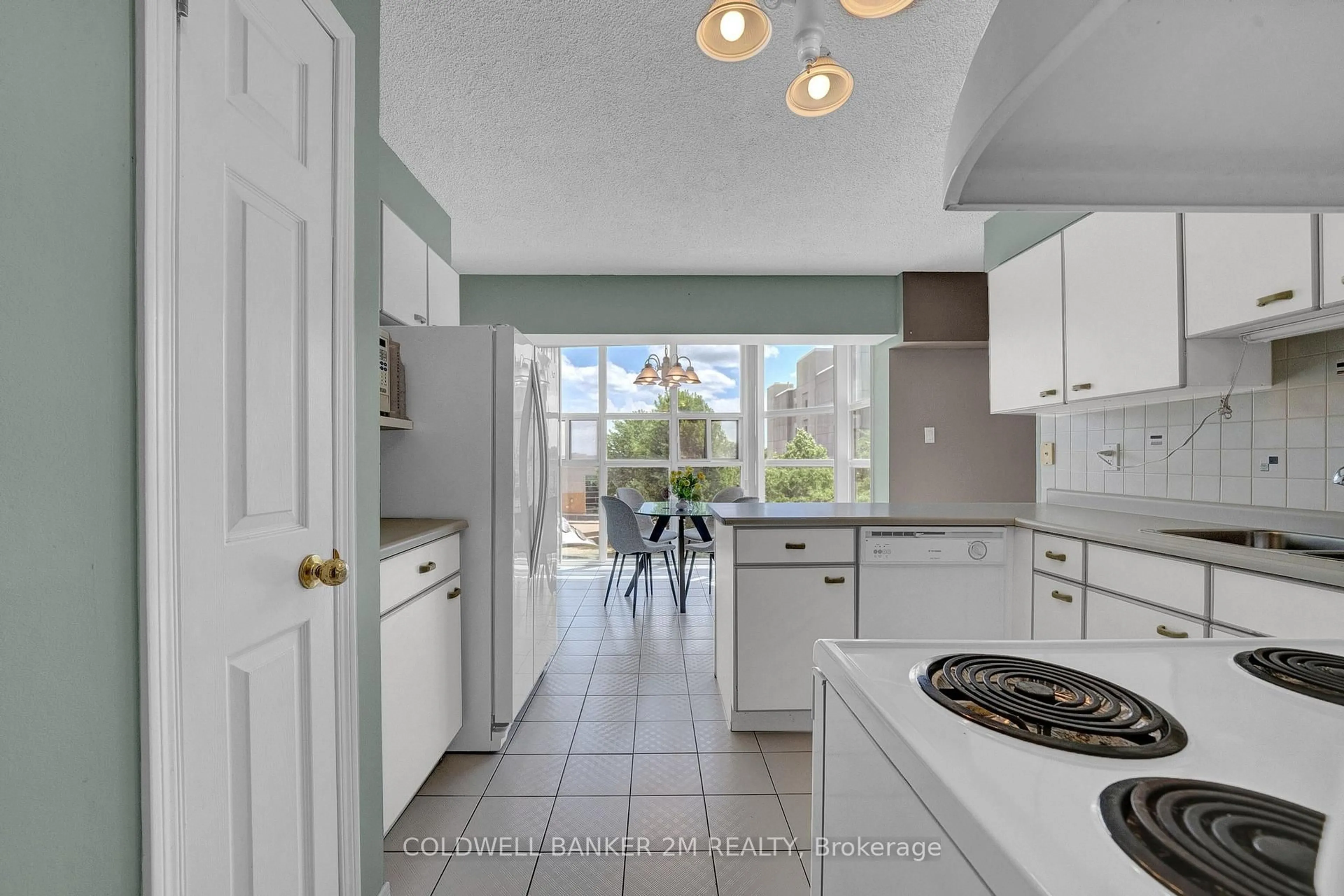 Open concept kitchen, ceramic/tile floor for 80 Athol St #302, Oshawa Ontario L1H 8B7